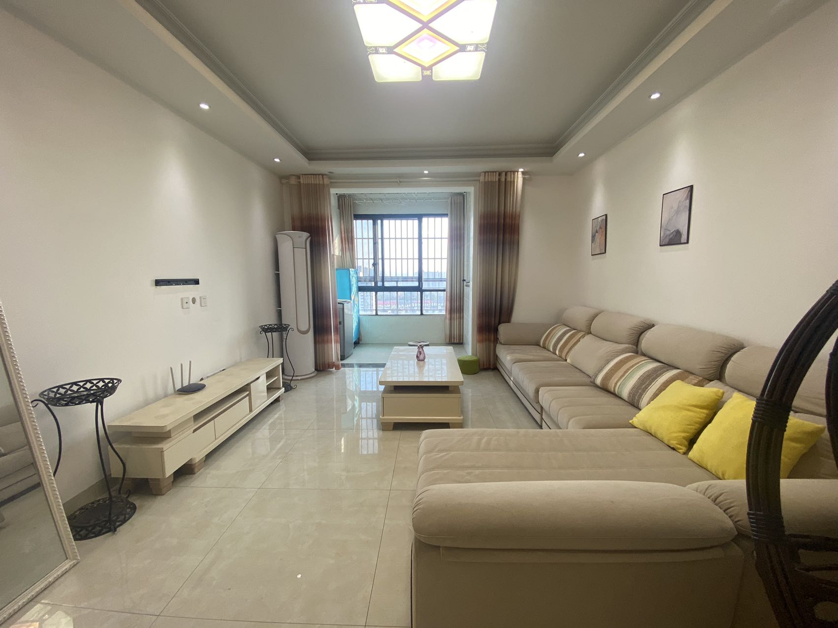 新都汇 3室2厅2卫 1980.0元/月 新都汇 3室2厅2卫 1980.0元/月室内图