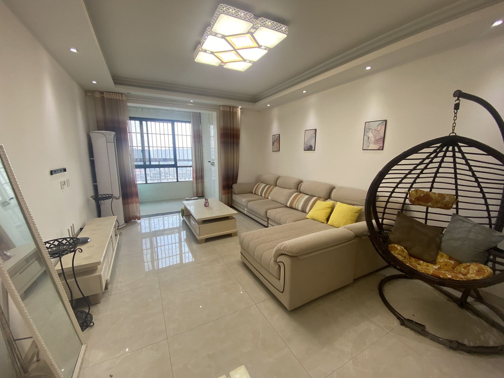 新都汇 3室2厅2卫 1980.0元/月 新都汇 3室2厅2卫 1980.0元/月室内图