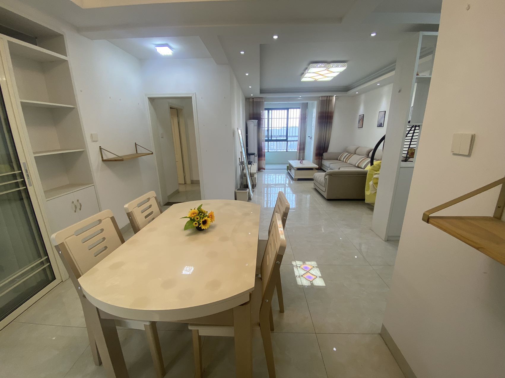 新都汇 3室2厅2卫 1980.0元/月 新都汇 3室2厅2卫 1980.0元/月室内图