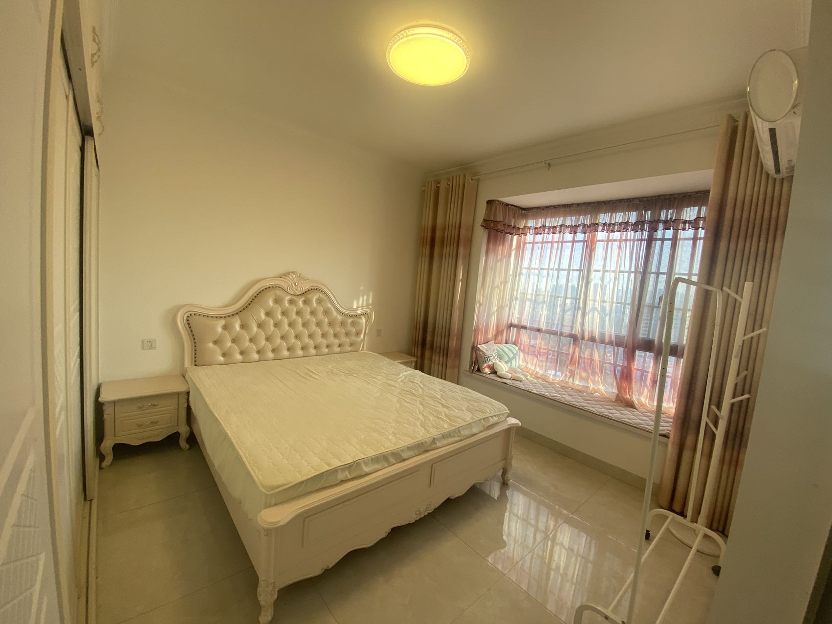 新都汇 3室2厅2卫 1980.0元/月 新都汇 3室2厅2卫 1980.0元/月室内图