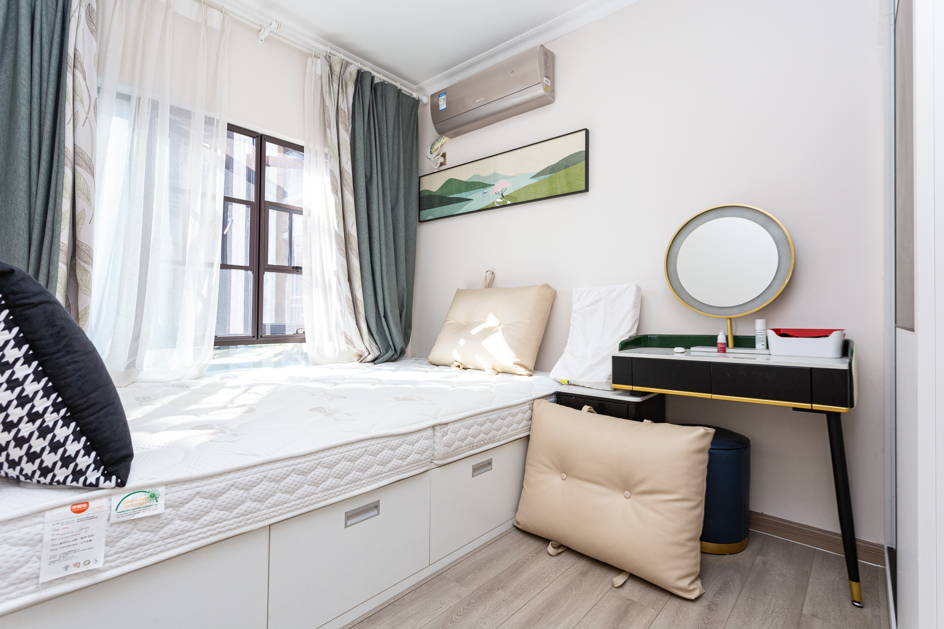 时代倾城三期  2室2厅1卫    78.0万 时代倾城三期  2室2厅1卫    78.0万卧室