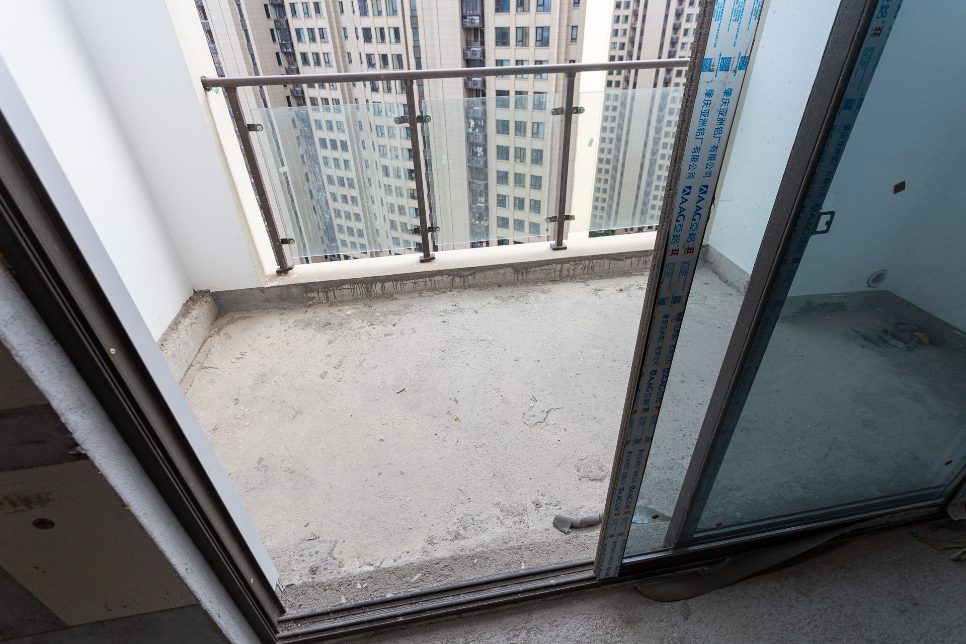 润和湘江天地D区 4室2厅2卫 121.8万 润和湘江天地D区 4室2厅2卫 121.8万阳台