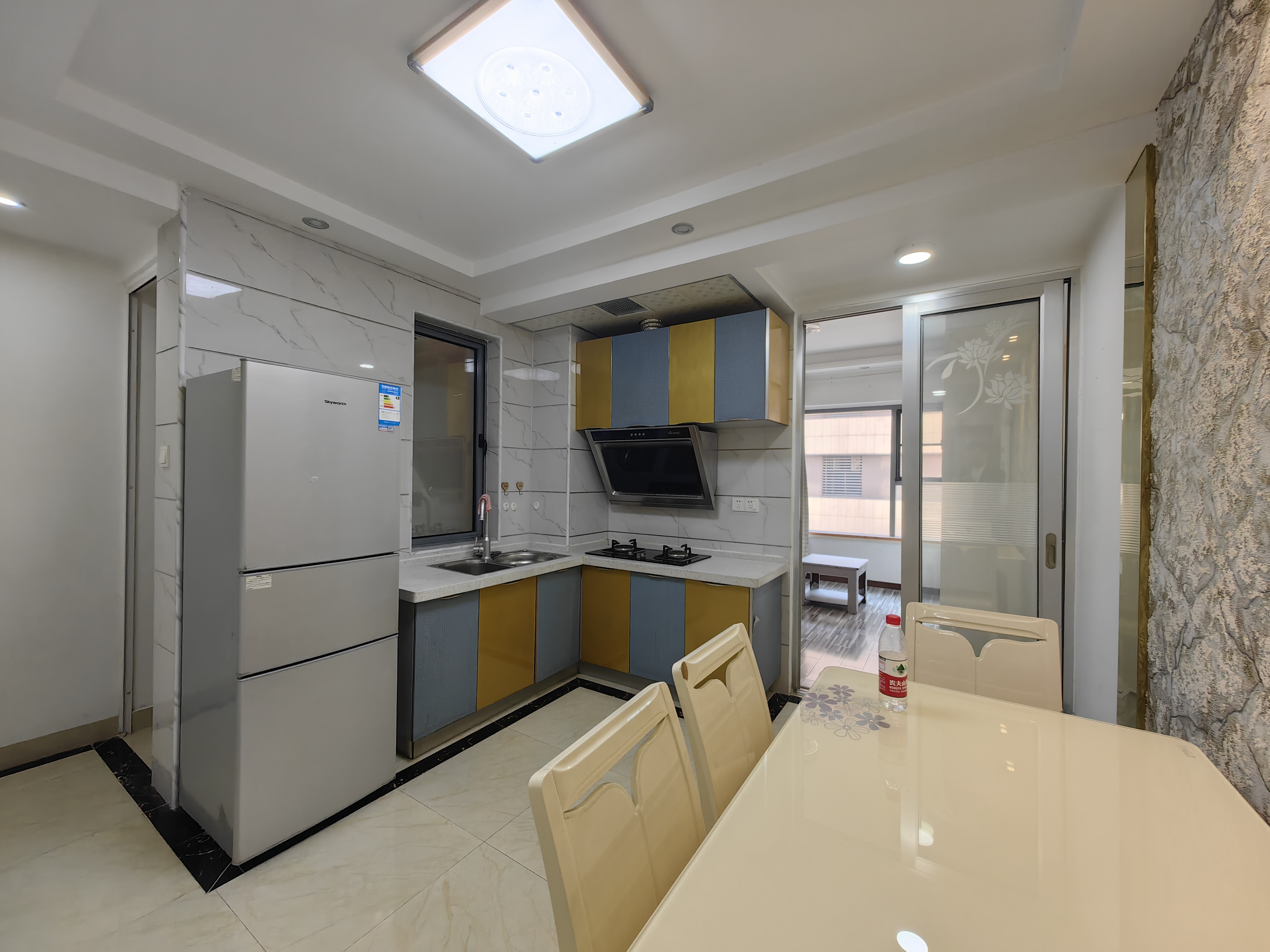 东怡外国(南湖一号) 2室1厅1卫 2600.0元/月 东怡外国(南湖一号) 2室1厅1卫 2600.0元/月室内图