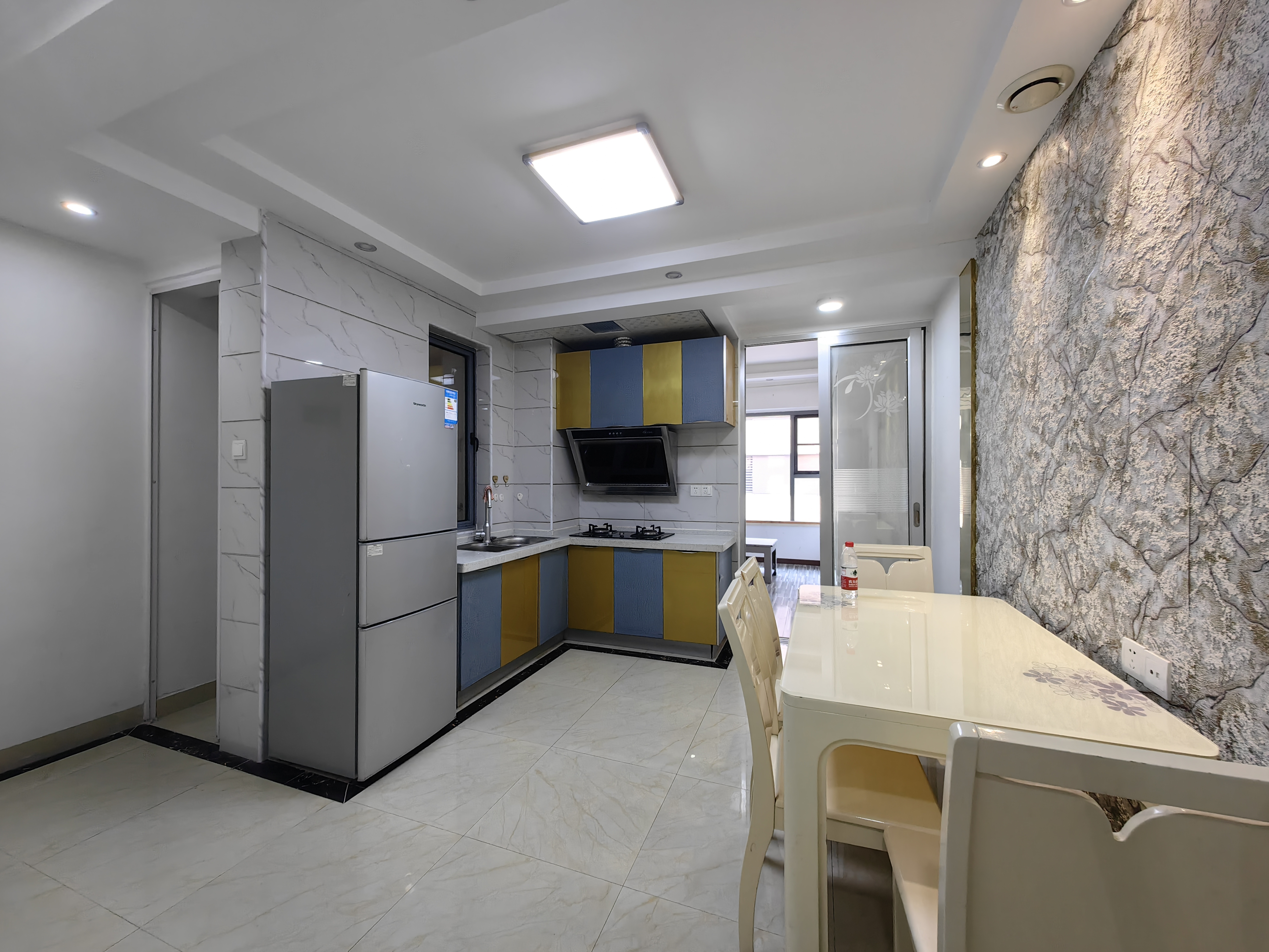 东怡外国(南湖一号) 2室1厅1卫 2600.0元/月 东怡外国(南湖一号) 2室1厅1卫 2600.0元/月室内图