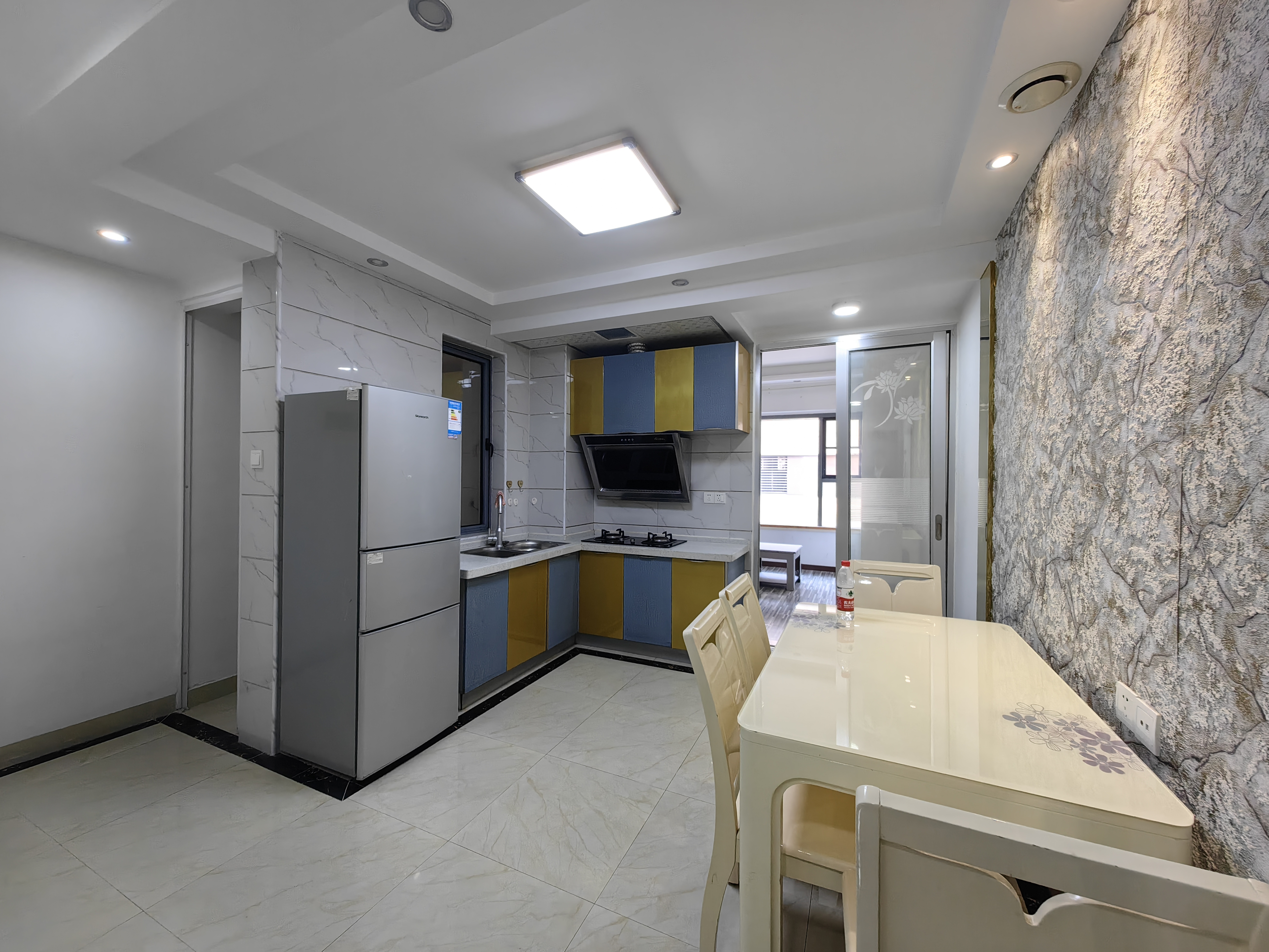 东怡外国(南湖一号) 2室1厅1卫 2600.0元/月 东怡外国(南湖一号) 2室1厅1卫 2600.0元/月室内图