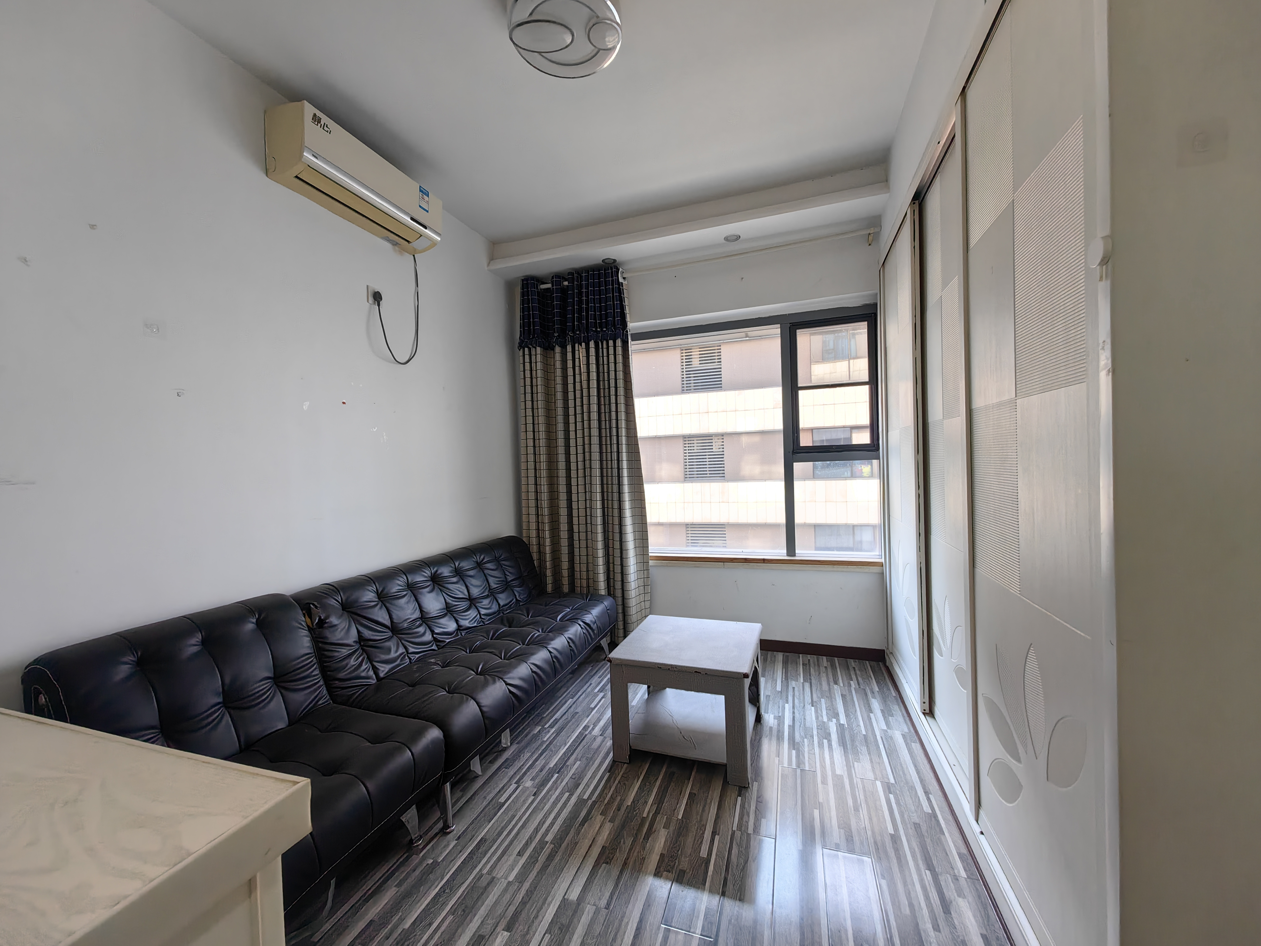 东怡外国(南湖一号) 2室1厅1卫 2600.0元/月 东怡外国(南湖一号) 2室1厅1卫 2600.0元/月室内图