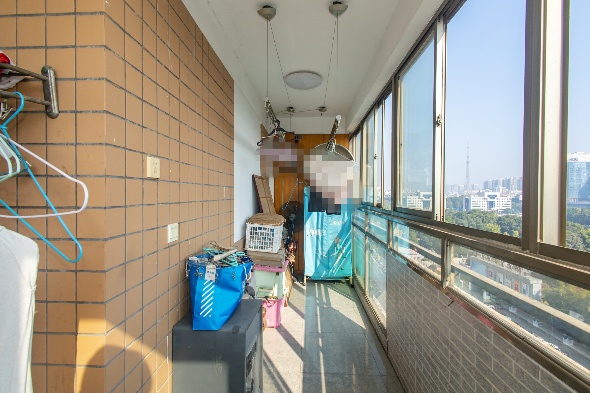 晶华美地  4室2厅2卫   109.80万阳台