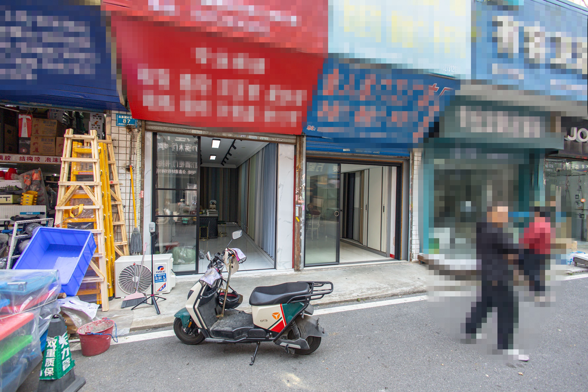 众鑫建材市场(长沙县星沙镇皮具市场) 2室2厅1卫 218.0万 众鑫建材市场(长沙县星沙镇皮具市场) 2室2厅1卫 218.0万其他