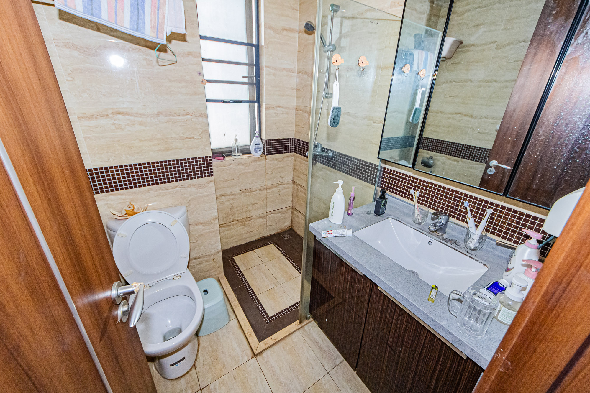 万科城  3室2厅1卫   95.00万卫生间