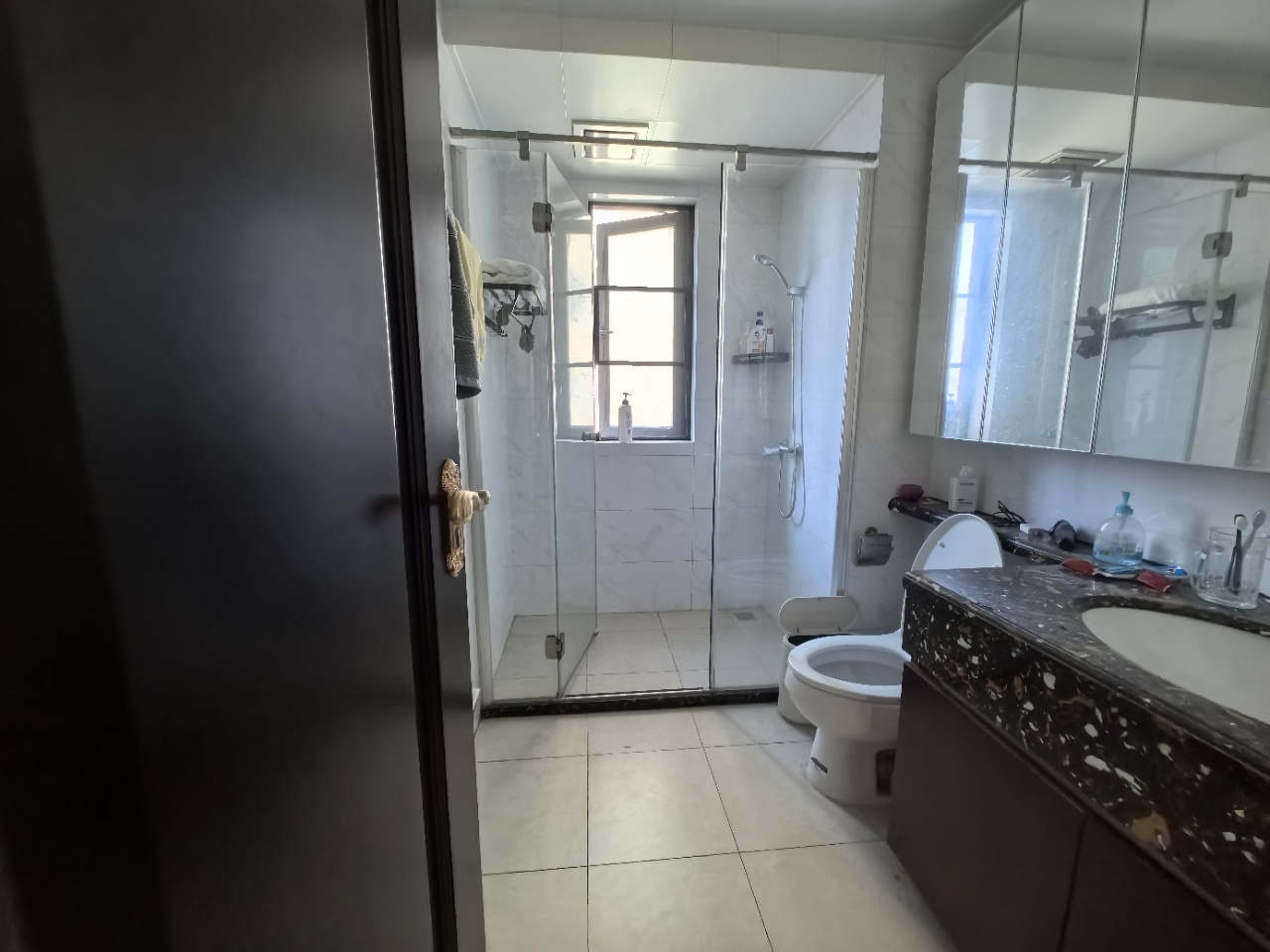 恒大华府 3室2厅2卫 2200.0元/月 恒大华府 3室2厅2卫 2200.0元/月室内图