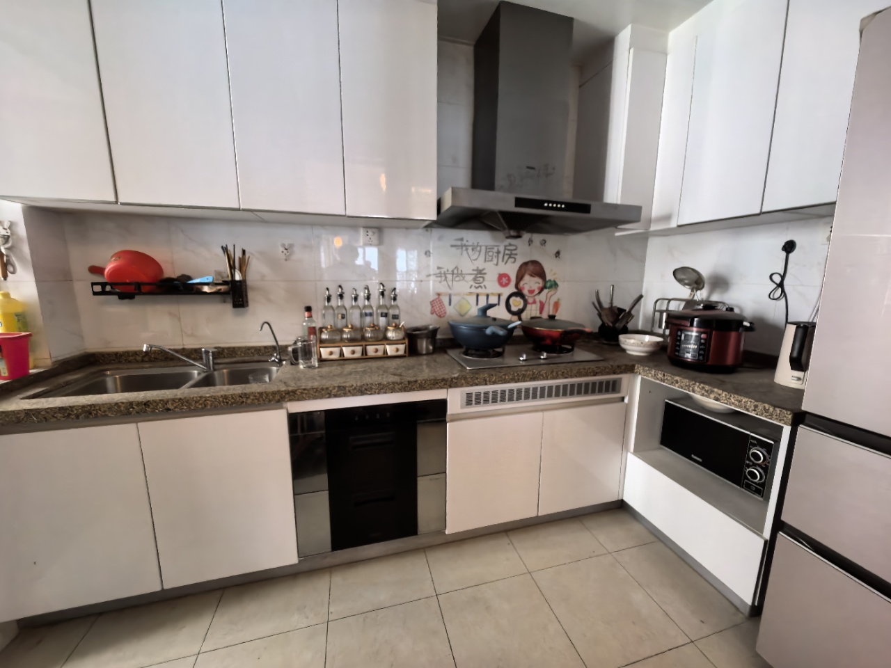 恒大华府 3室2厅2卫 2200.0元/月 恒大华府 3室2厅2卫 2200.0元/月室内图