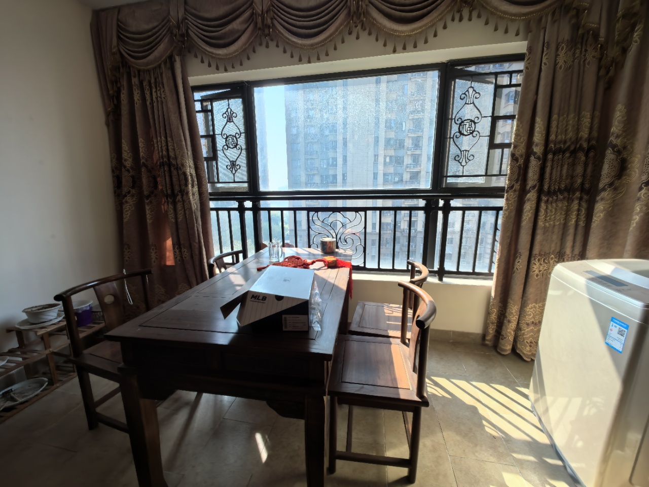 恒大华府 3室2厅2卫 2200.0元/月 恒大华府 3室2厅2卫 2200.0元/月室内图