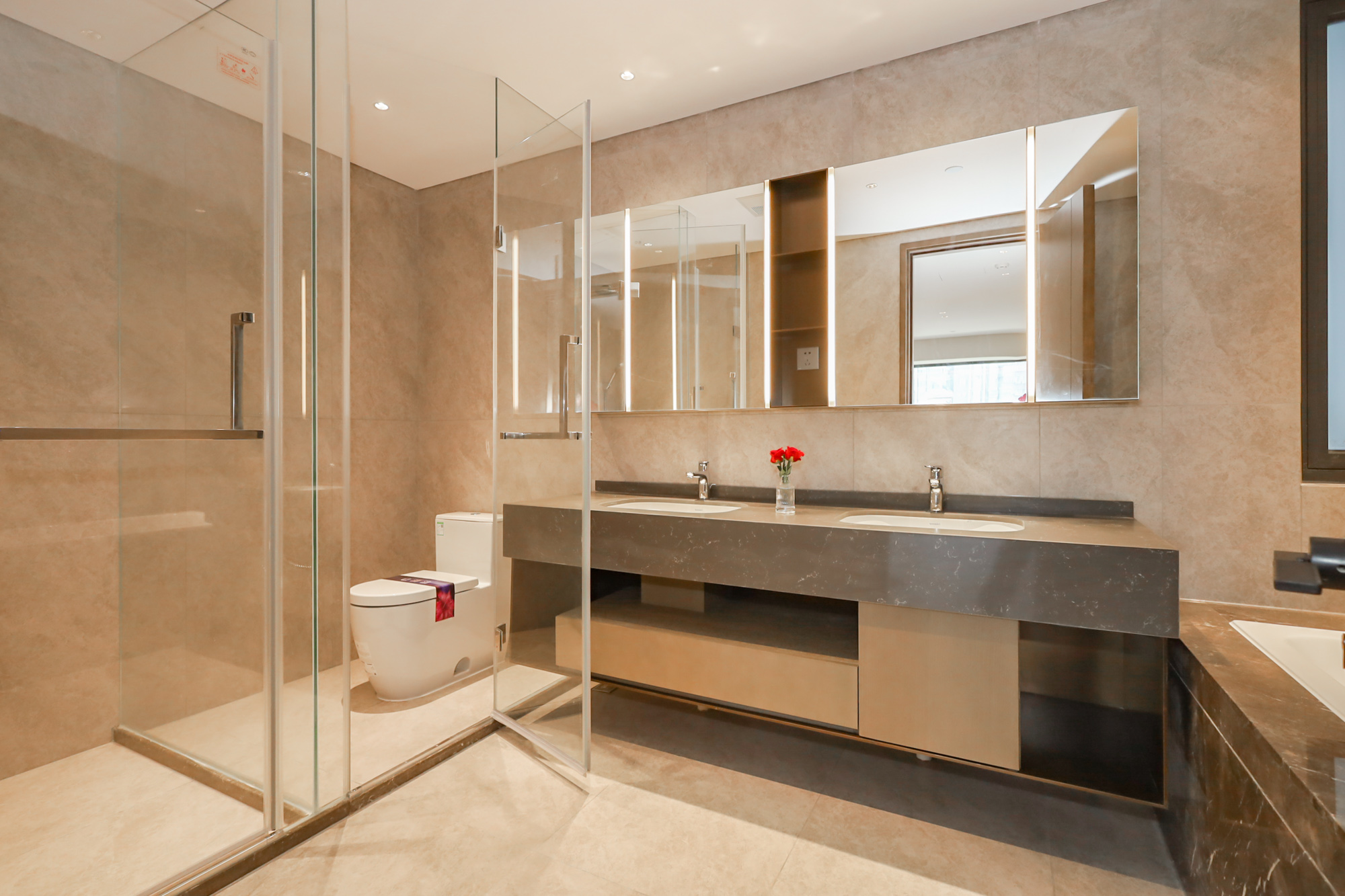 长沙悦府（华润万象城）  4室2厅3卫    527.0万卫生间