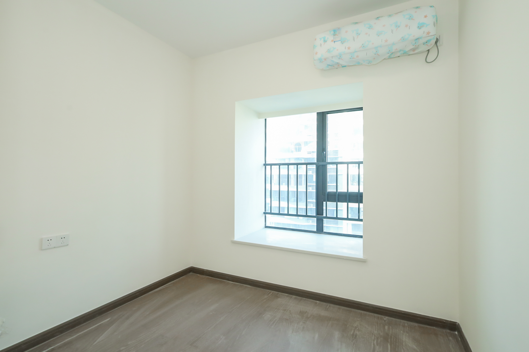 滨江府1913  4室2厅2卫   248.00万卧室