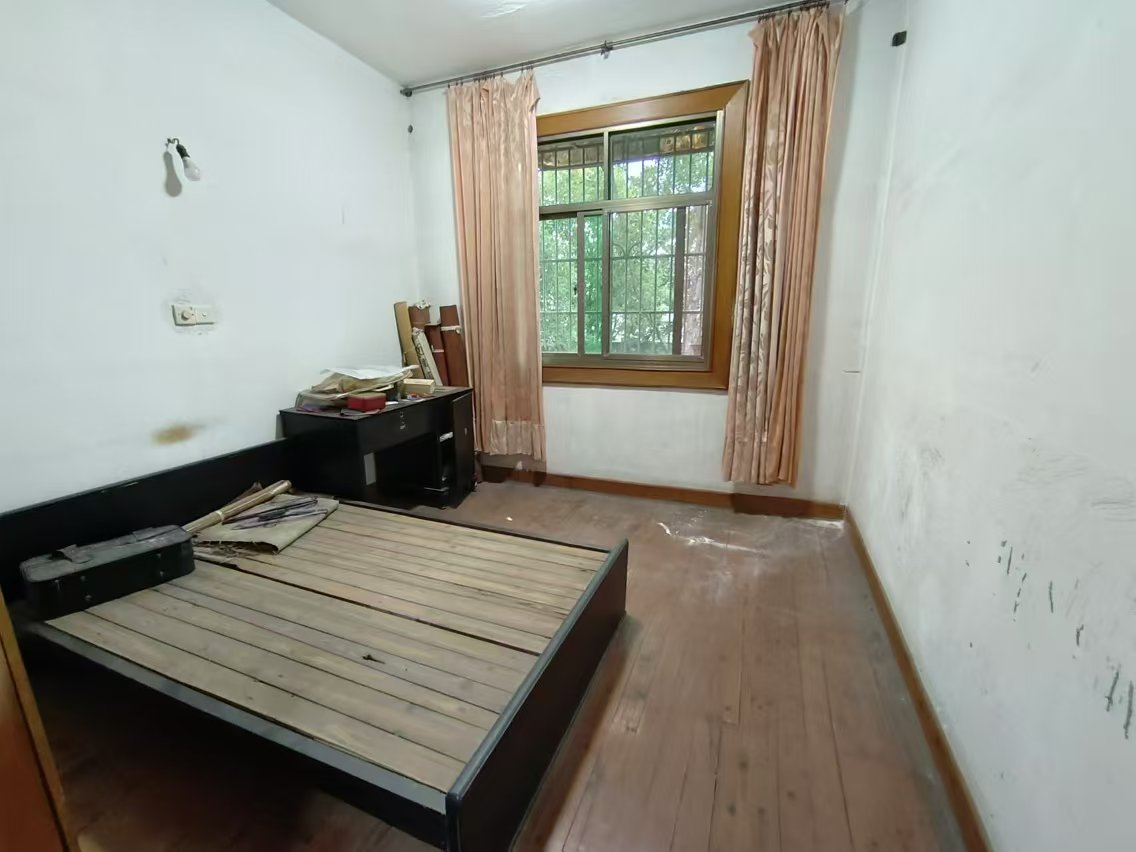 银馨家园(贺家土电厂生活区) 2室2厅1卫 10.0万 银馨家园(贺家土电厂生活区) 2室2厅1卫 10.0万室内图