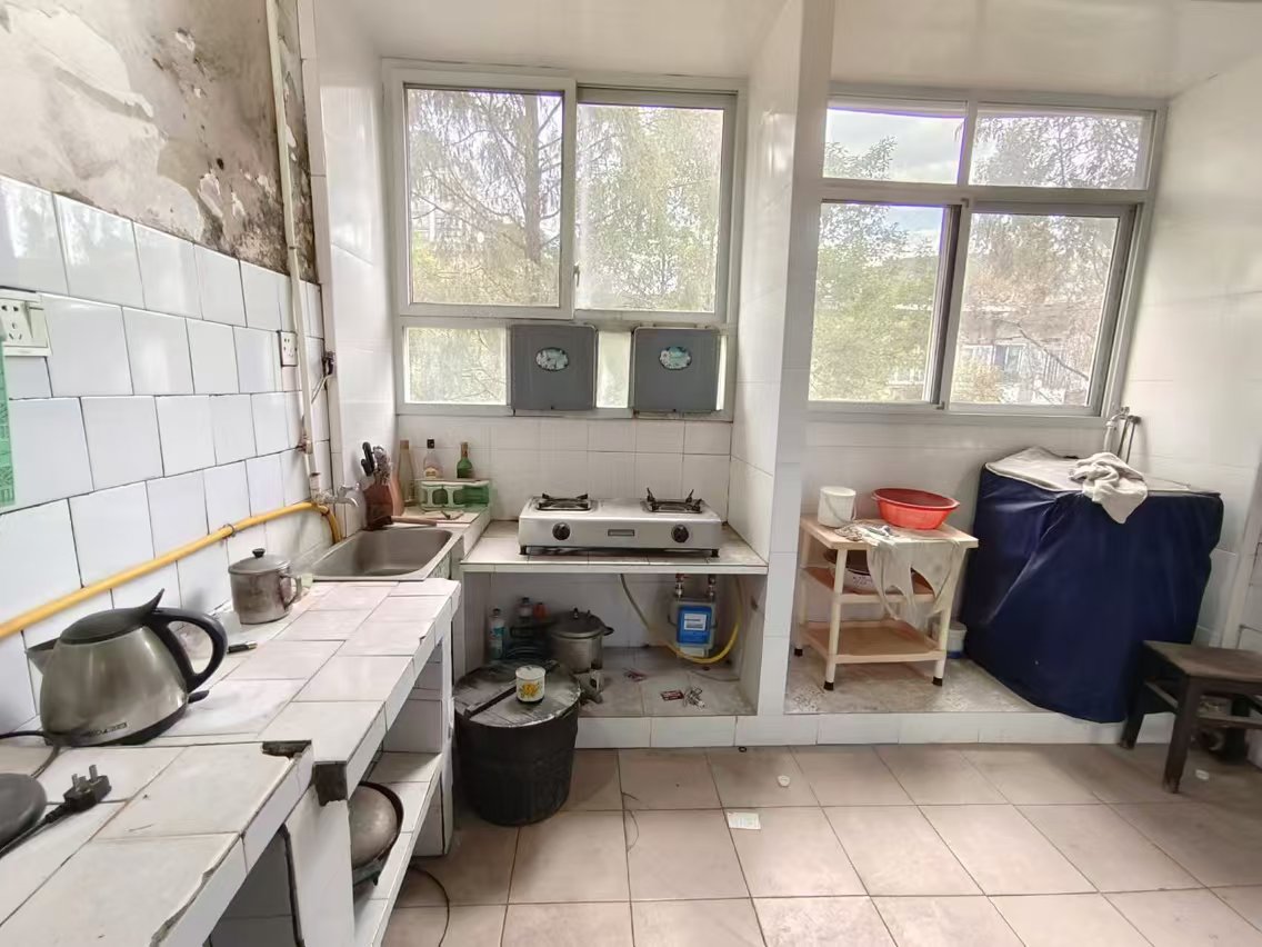 银馨家园(贺家土电厂生活区) 2室2厅1卫 10.0万 银馨家园(贺家土电厂生活区) 2室2厅1卫 10.0万室内图