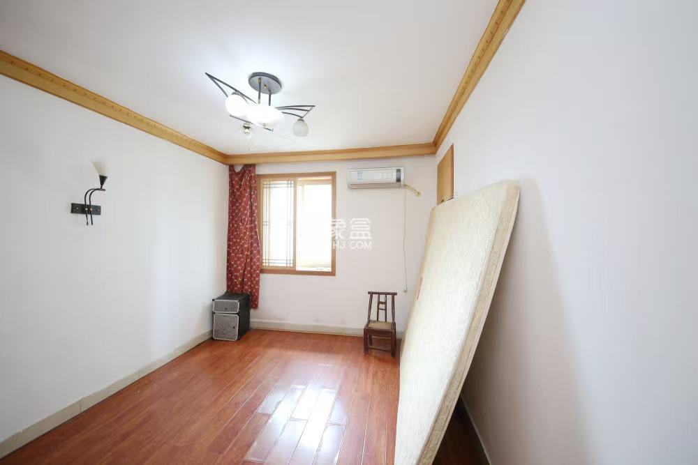 隆华金属宿舍 3室2厅1卫 2100.0元/月 隆华金属宿舍 3室2厅1卫 2100.0元/月室内图