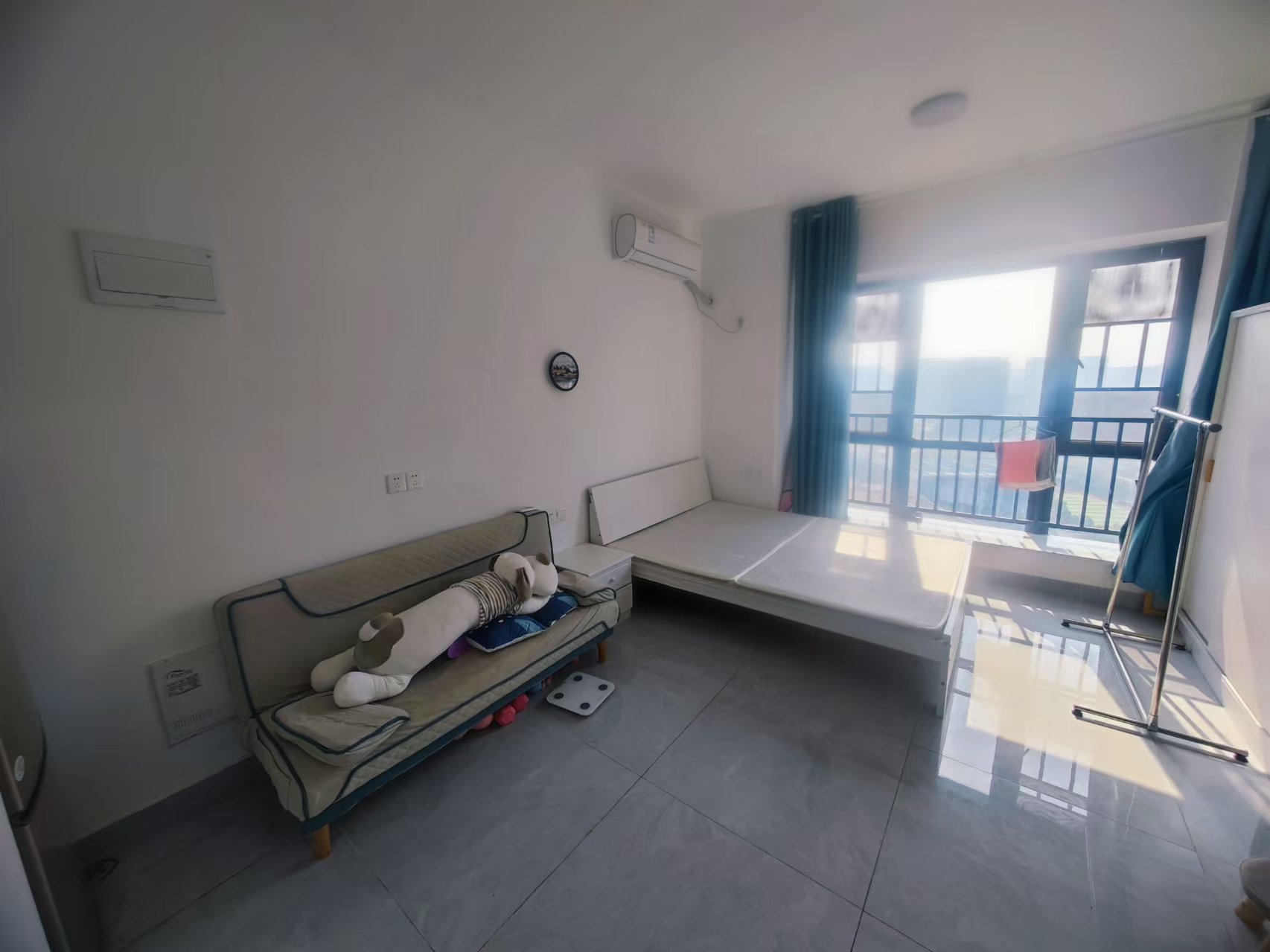 中云公寓  1室1厅1卫   1600.00元/月室内图1