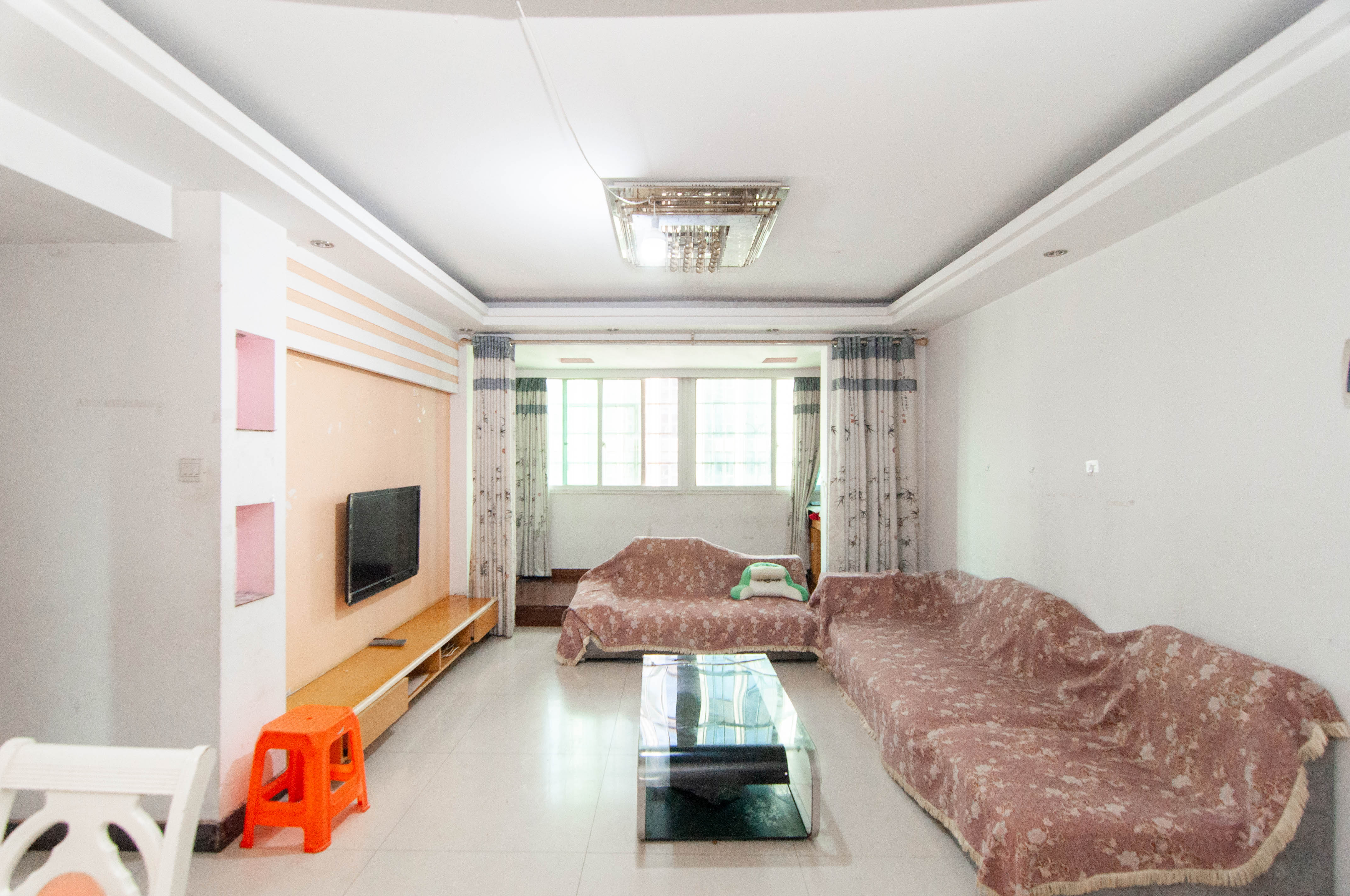 麓谷加州阳光 2室2厅1卫 59.8万 麓谷加州阳光 2室2厅1卫 59.8万客厅