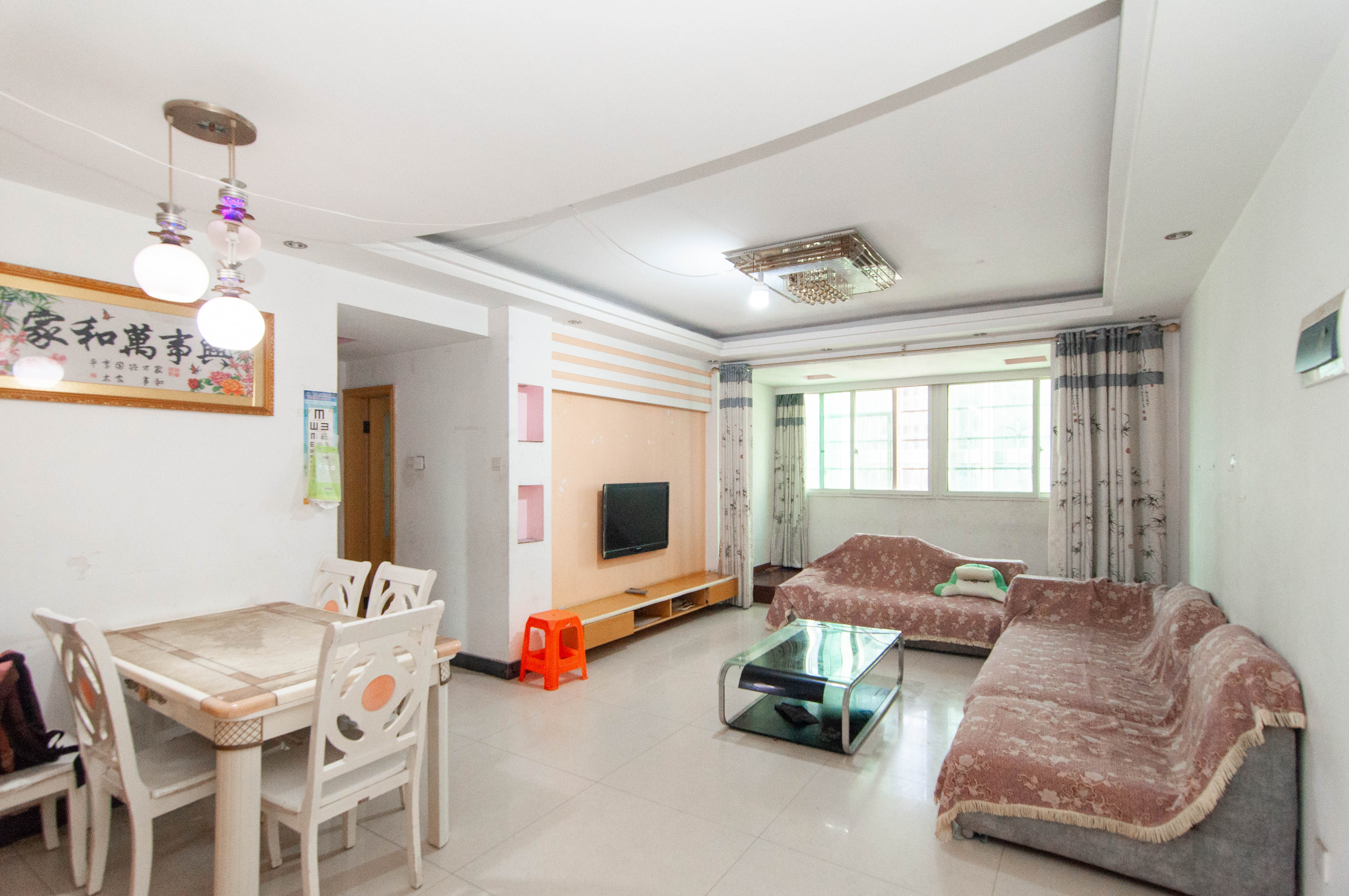 麓谷加州阳光 2室2厅1卫 59.8万 麓谷加州阳光 2室2厅1卫 59.8万客厅