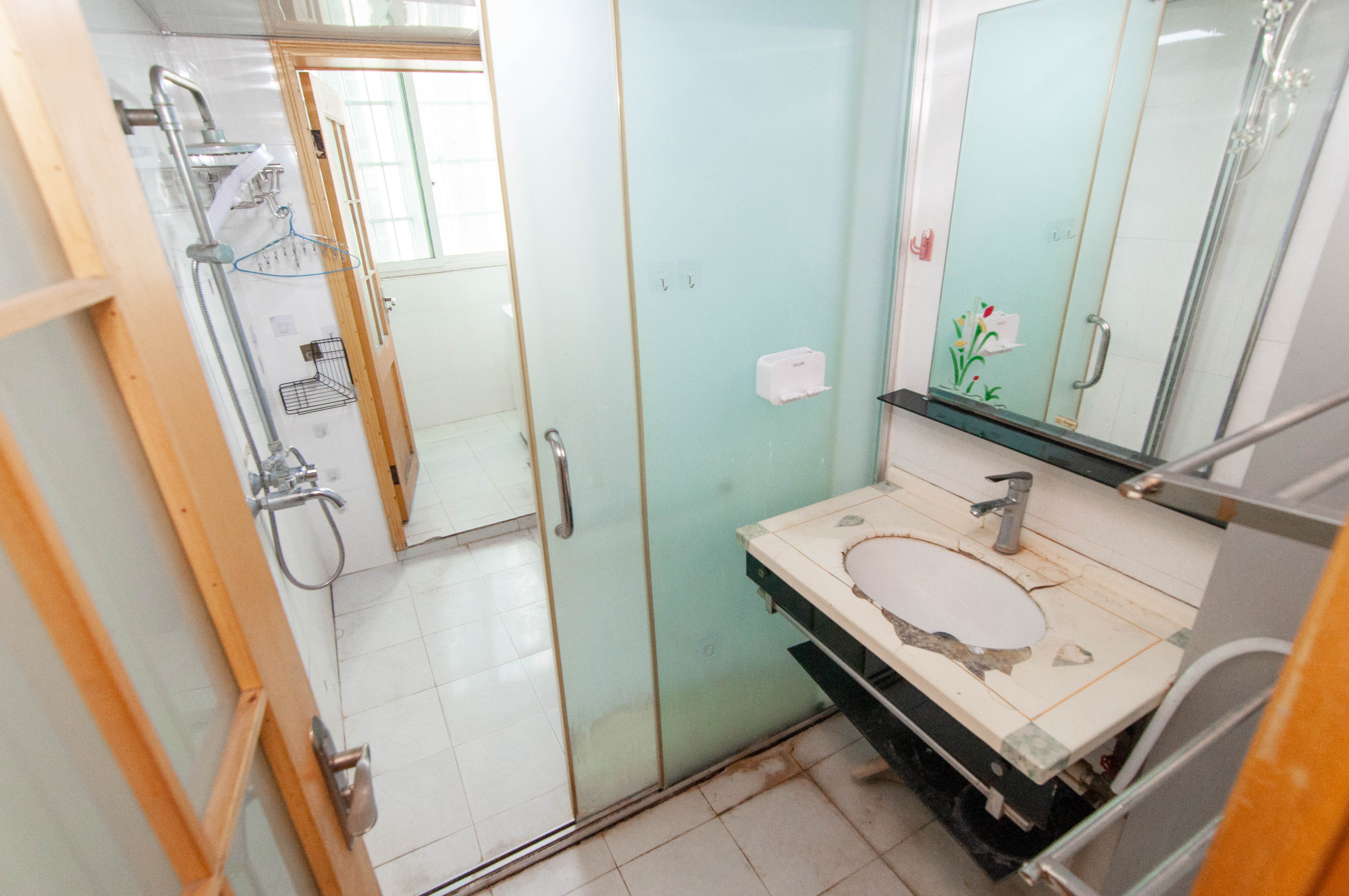 麓谷加州阳光 2室2厅1卫 59.8万 麓谷加州阳光 2室2厅1卫 59.8万卫生间