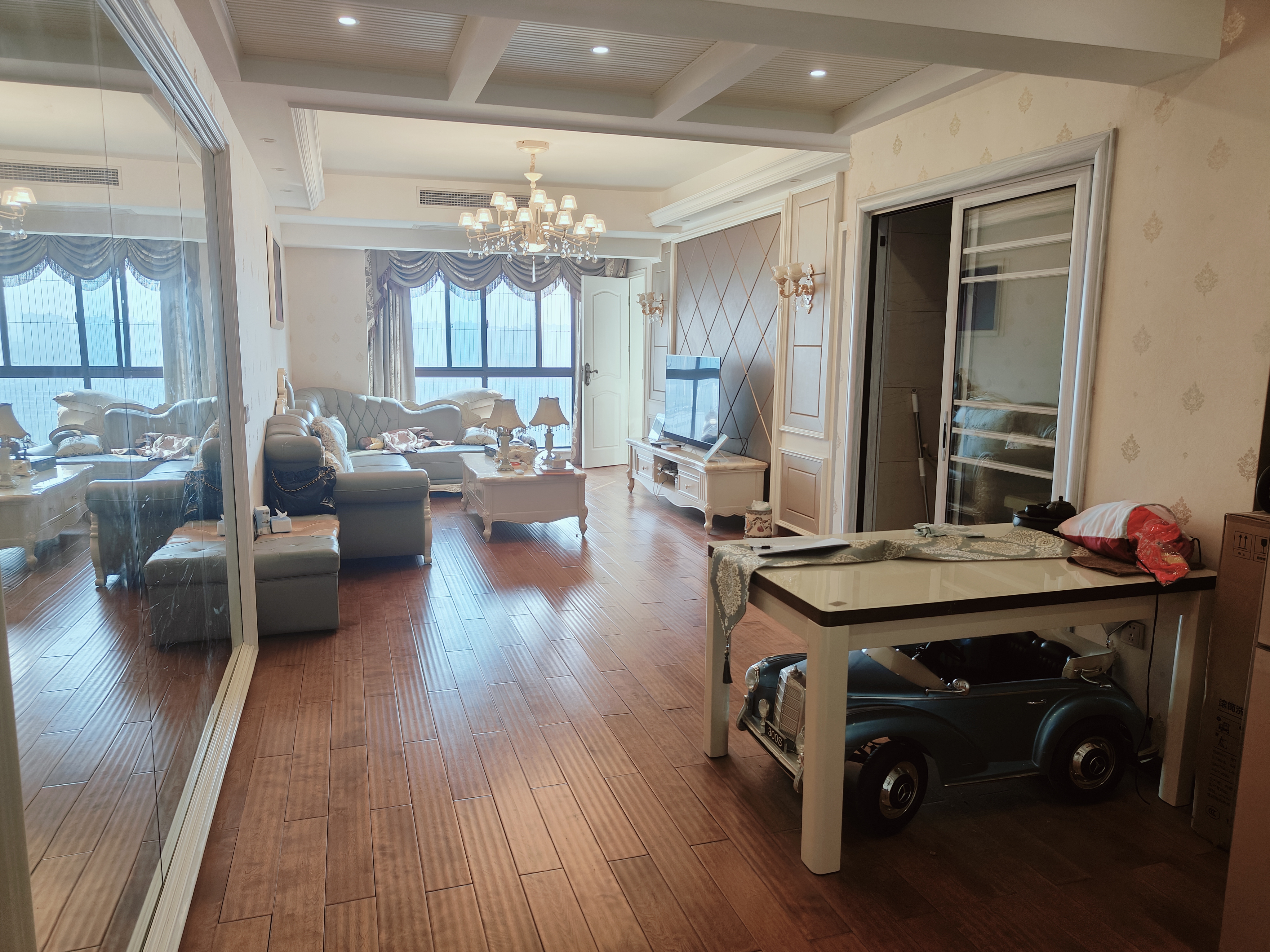 铂金汉宫  1室2厅1卫    2000.0元/月 铂金汉宫  1室2厅1卫    2000.0元/月室内图