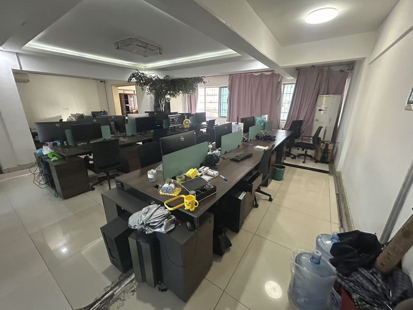 香颂国际  3室2厅1卫    3500.0元/月 香颂国际  3室2厅1卫    3500.0元/月室内图