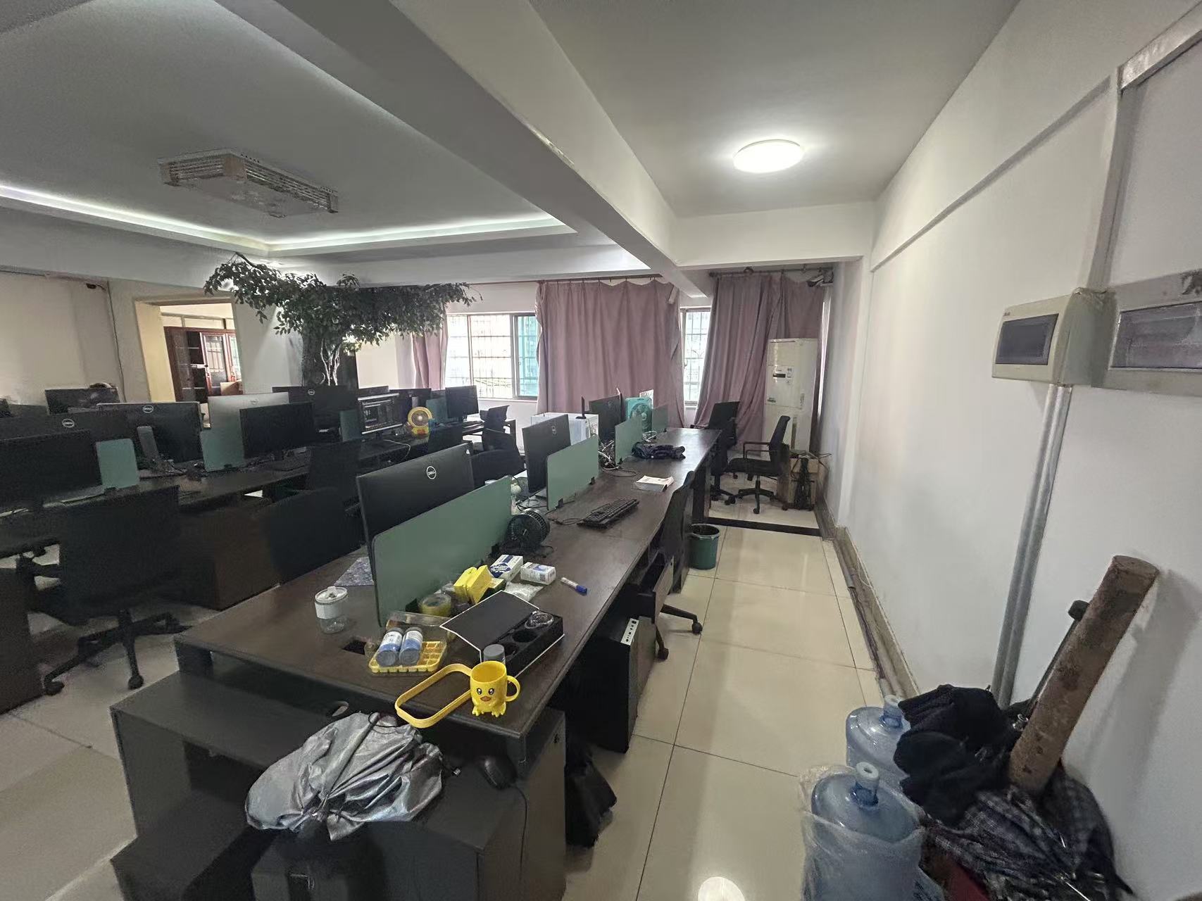 香颂国际  3室2厅1卫    3500.0元/月 香颂国际  3室2厅1卫    3500.0元/月室内图