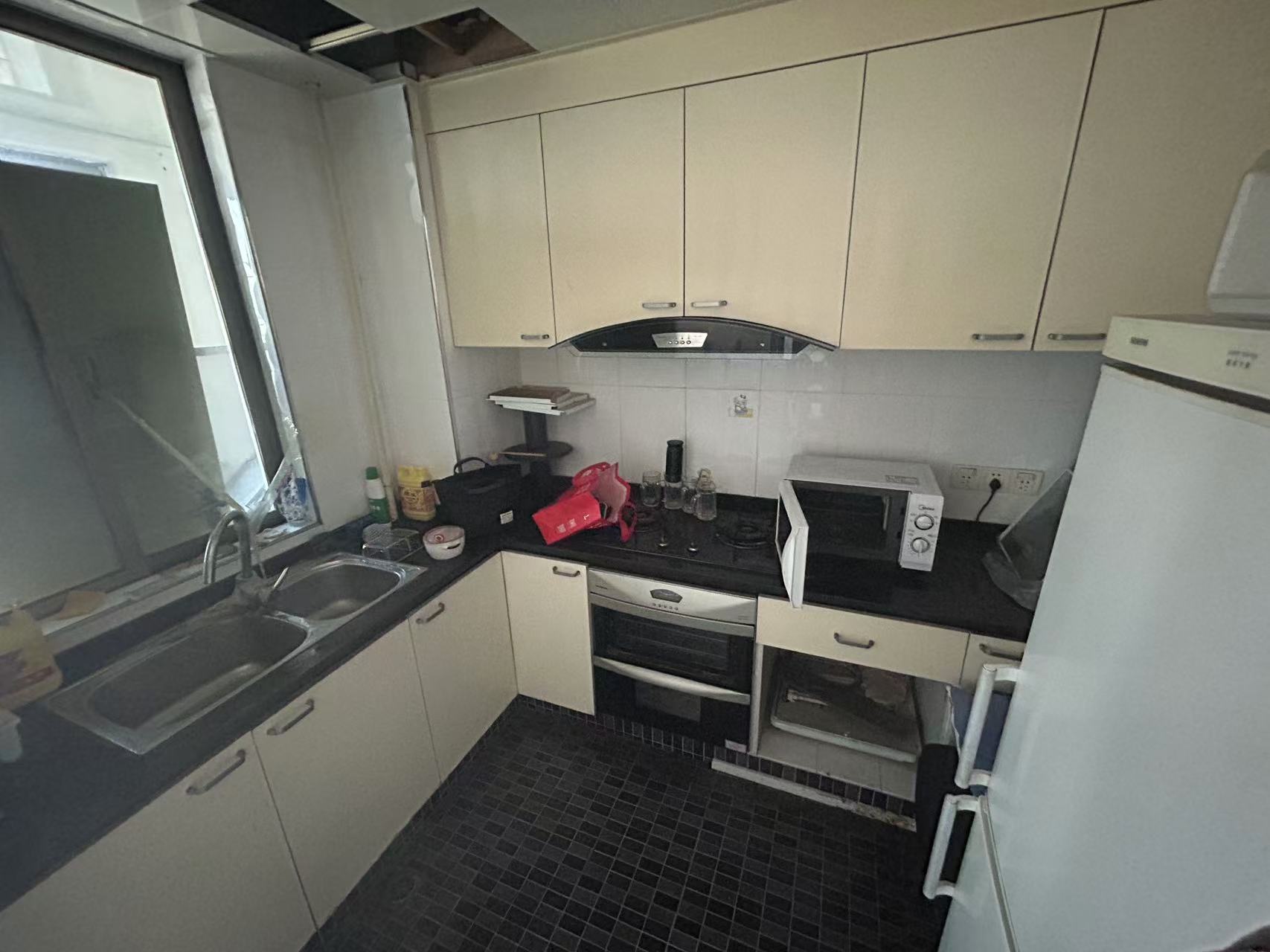 香颂国际  3室2厅1卫    3500.0元/月 香颂国际  3室2厅1卫    3500.0元/月室内图