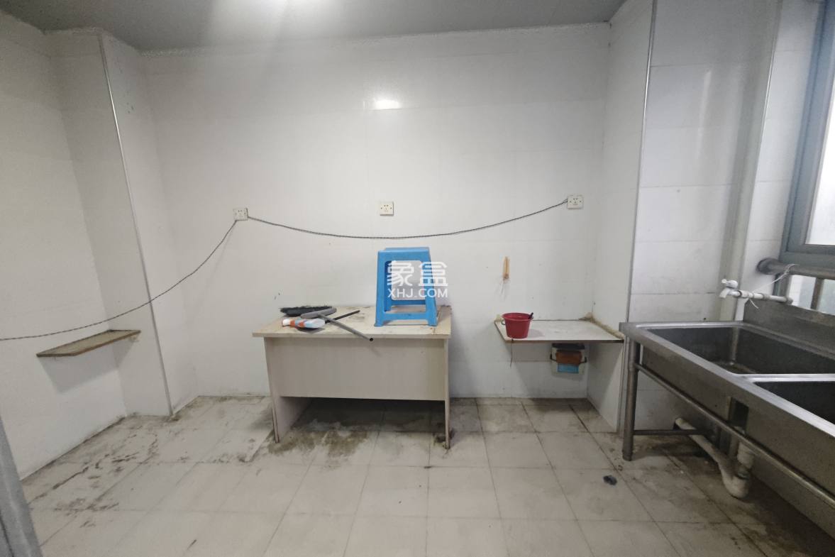 东宸19公馆  3室2厅2卫    3500.0元/月 东宸19公馆  3室2厅2卫    3500.0元/月室内图