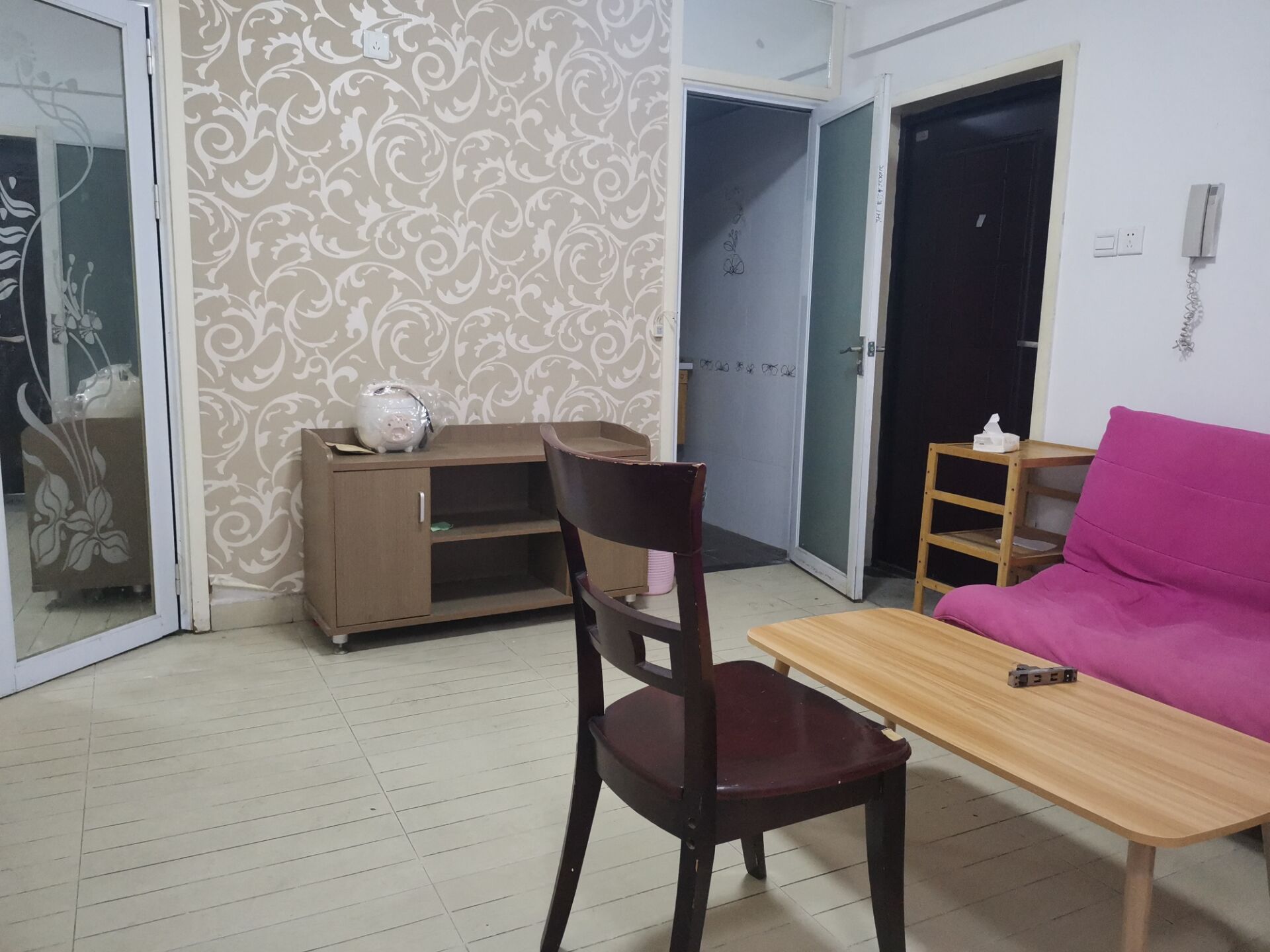 摩天一号 1室1厅1卫 1800.0元/月 摩天一号 1室1厅1卫 1800.0元/月室内图