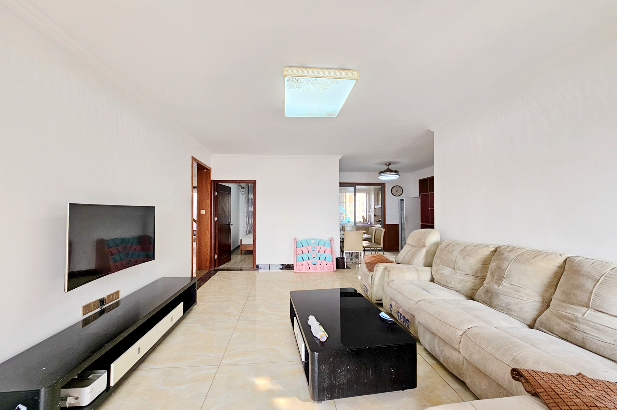 嘉宇盛世华章 4室2厅2卫 118.0万 嘉宇盛世华章 4室2厅2卫 118.0万客厅