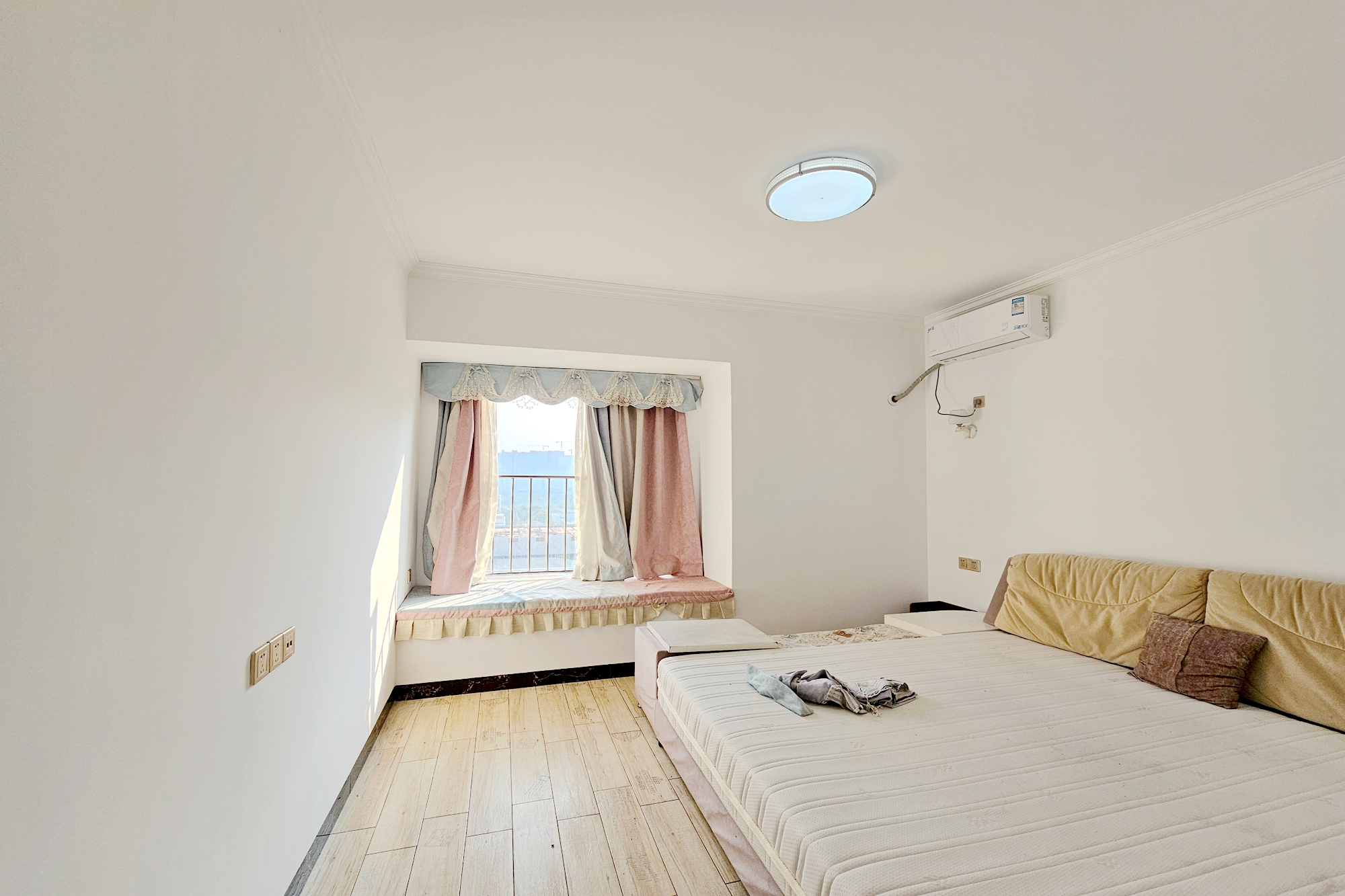 嘉宇盛世华章 4室2厅2卫 118.0万 嘉宇盛世华章 4室2厅2卫 118.0万卧室