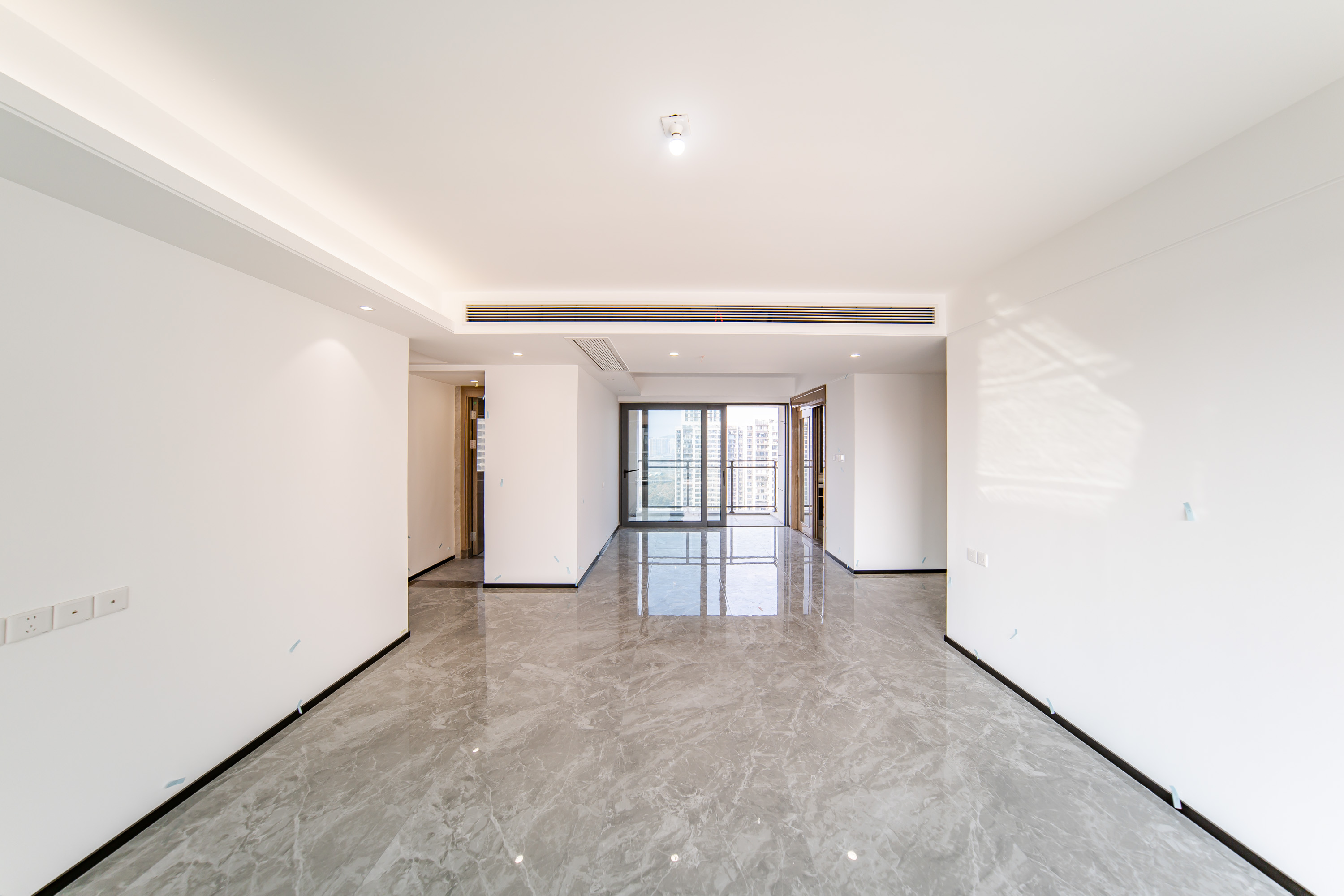 保利天汇 4室2厅2卫 185.8万 保利天汇 4室2厅2卫 185.8万客厅