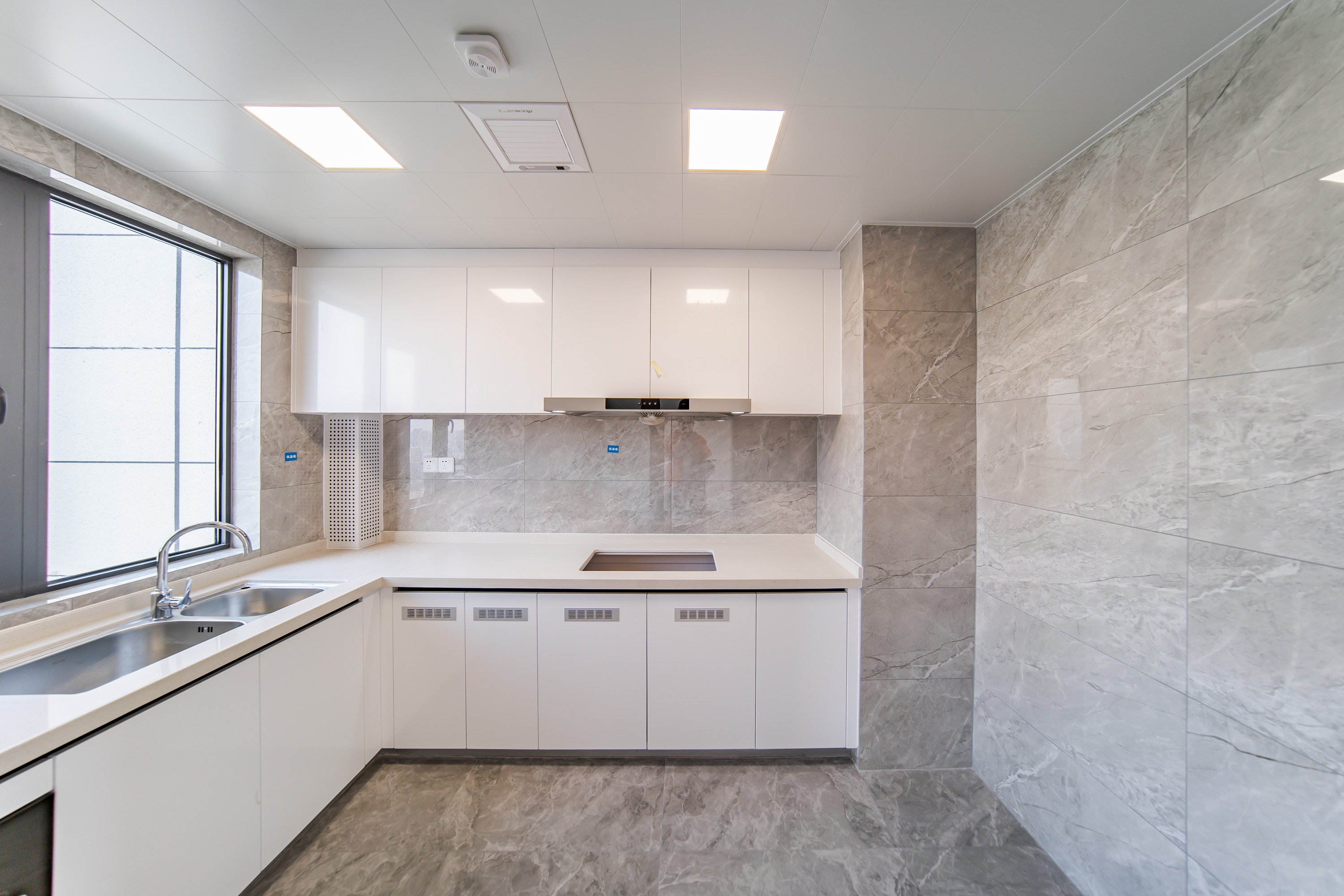 保利天汇 4室2厅2卫 185.8万 保利天汇 4室2厅2卫 185.8万厨房