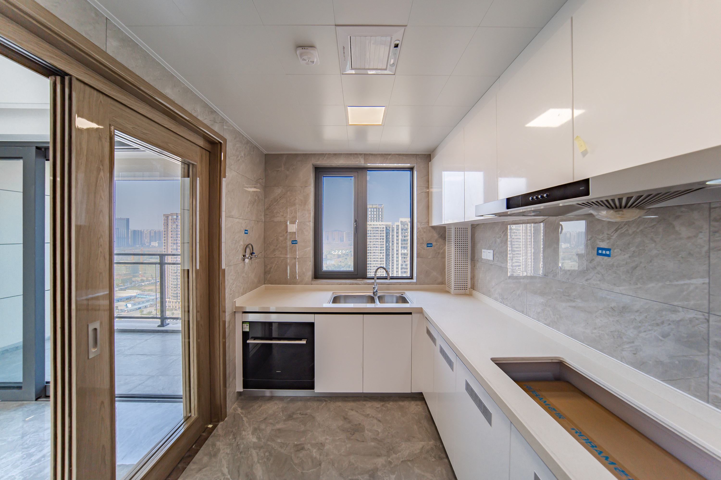 保利天汇 4室2厅2卫 185.8万 保利天汇 4室2厅2卫 185.8万厨房