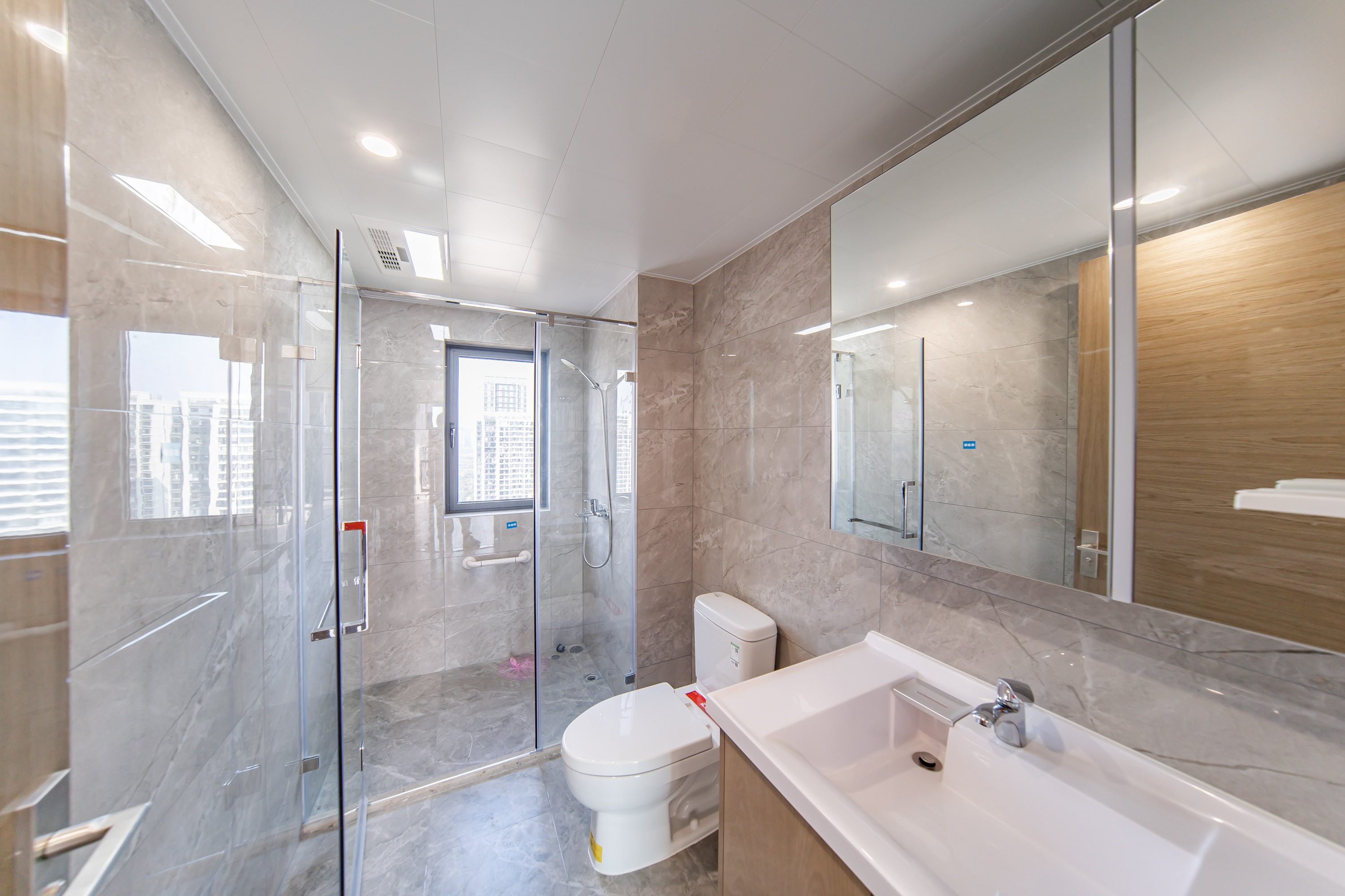 保利天汇 4室2厅2卫 185.8万 保利天汇 4室2厅2卫 185.8万卫生间