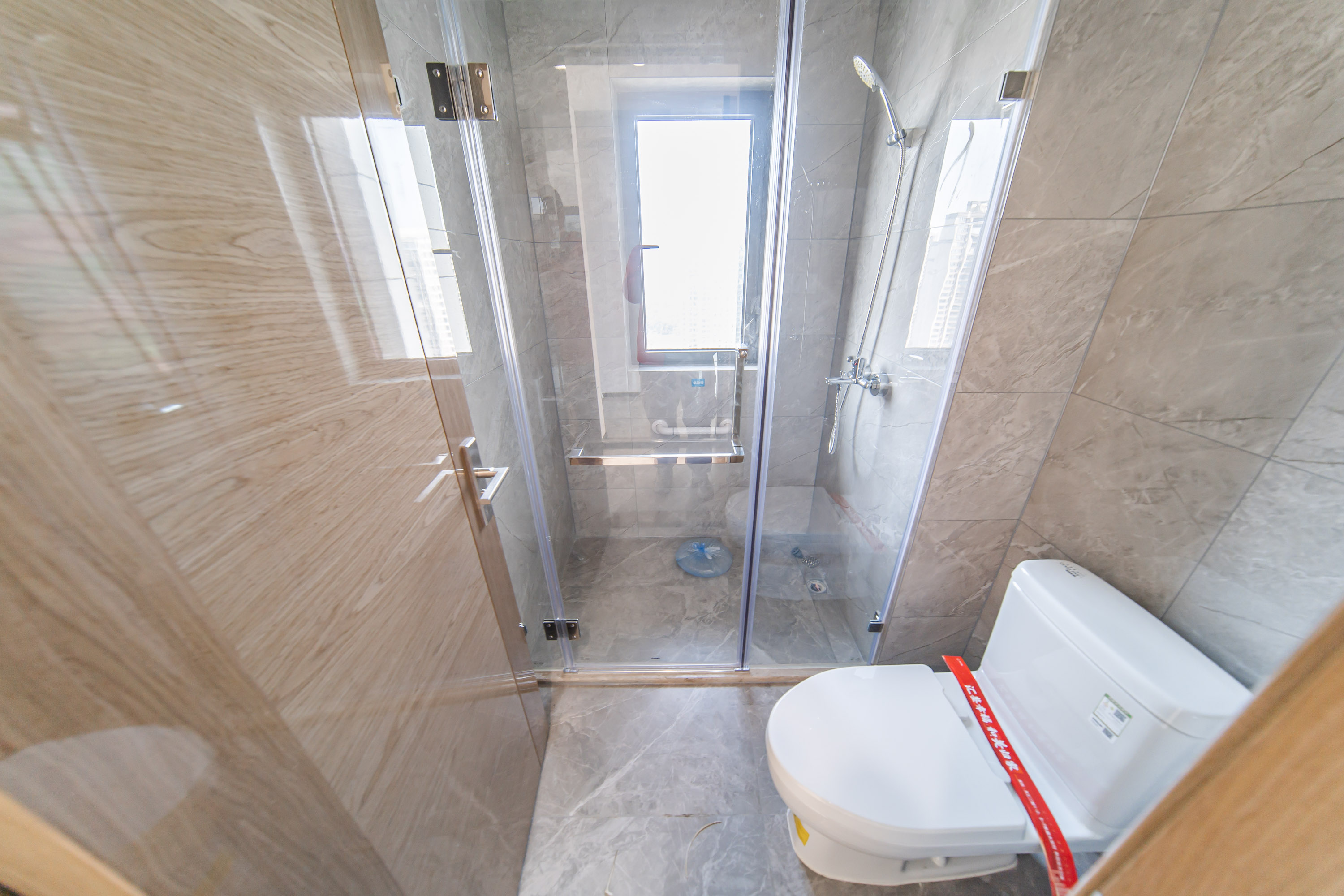 保利天汇 4室2厅2卫 185.8万 保利天汇 4室2厅2卫 185.8万卫生间