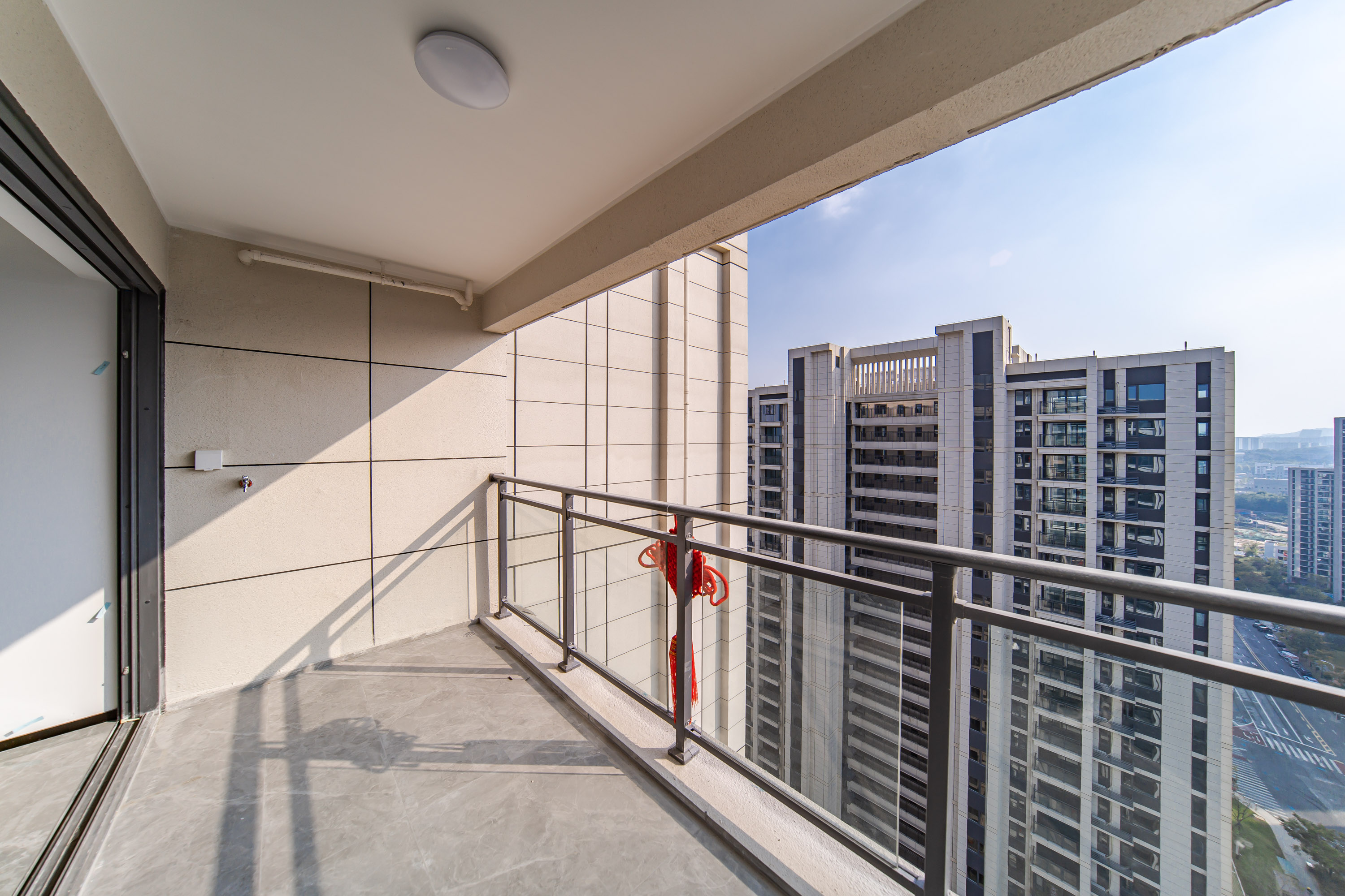 保利天汇 4室2厅2卫 185.8万 保利天汇 4室2厅2卫 185.8万阳台