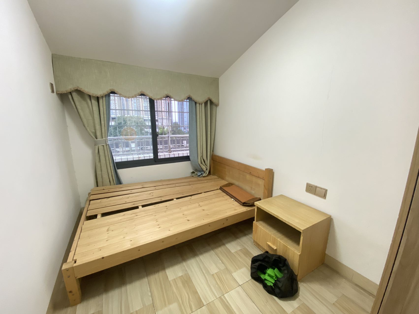 杏花園公寓  3室1廳1衛(wèi)   1400.00元/月室內(nèi)圖