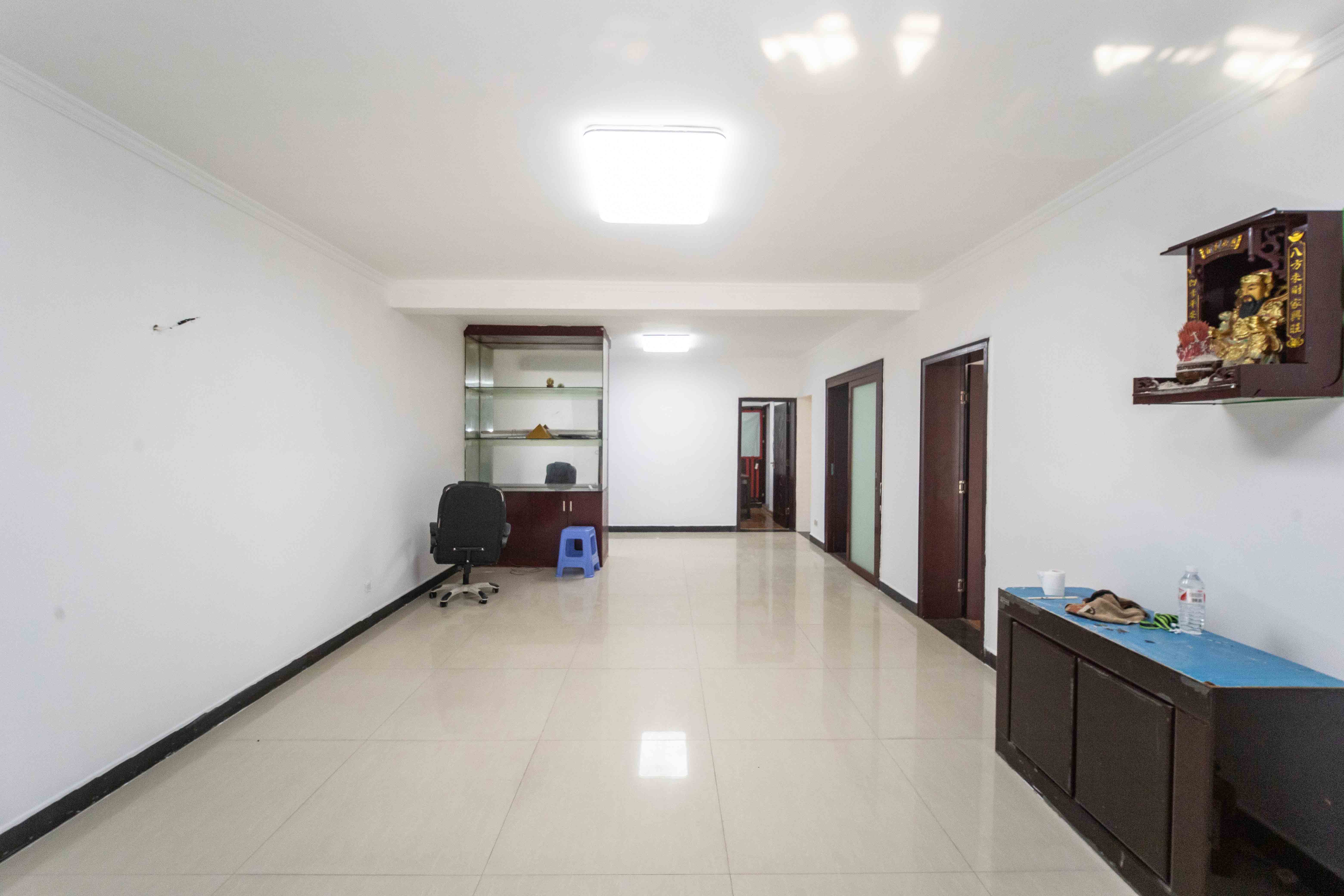 左岸右岸  3室2厅2卫    85.0万 左岸右岸  3室2厅2卫    85.0万客厅