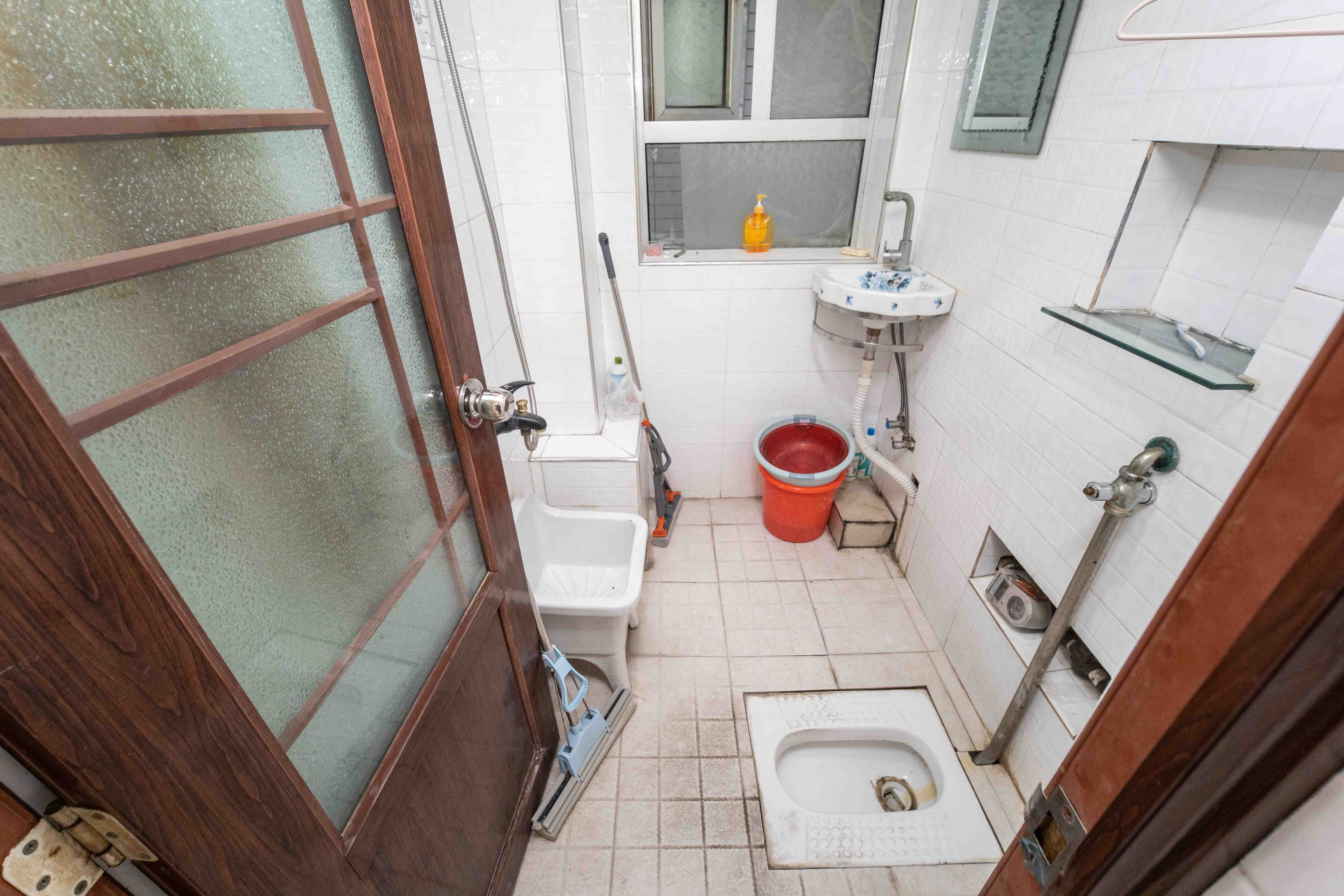 左岸右岸  3室2厅2卫    85.0万 左岸右岸  3室2厅2卫    85.0万卫生间