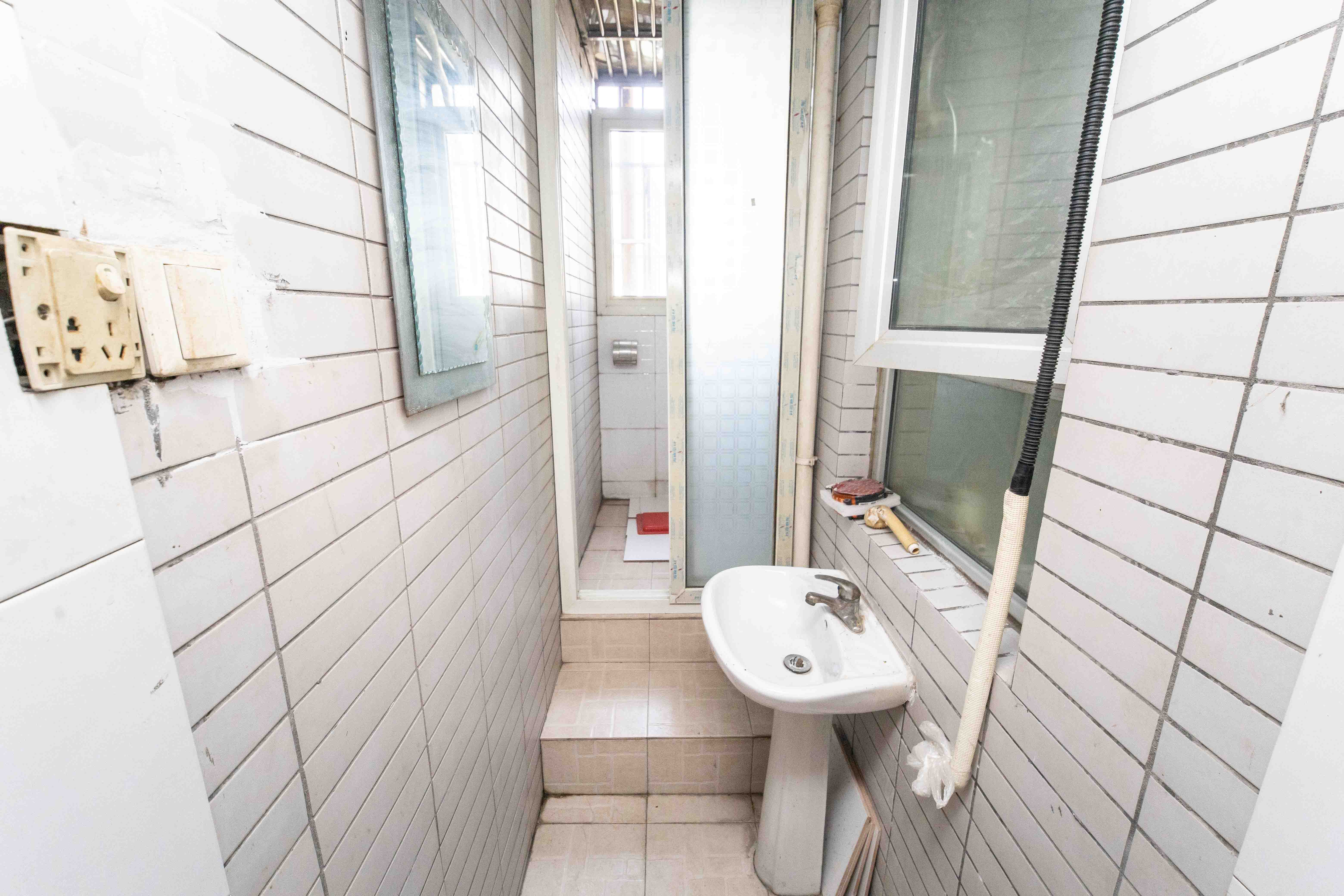 左岸右岸  3室2厅2卫    85.0万 左岸右岸  3室2厅2卫    85.0万卫生间