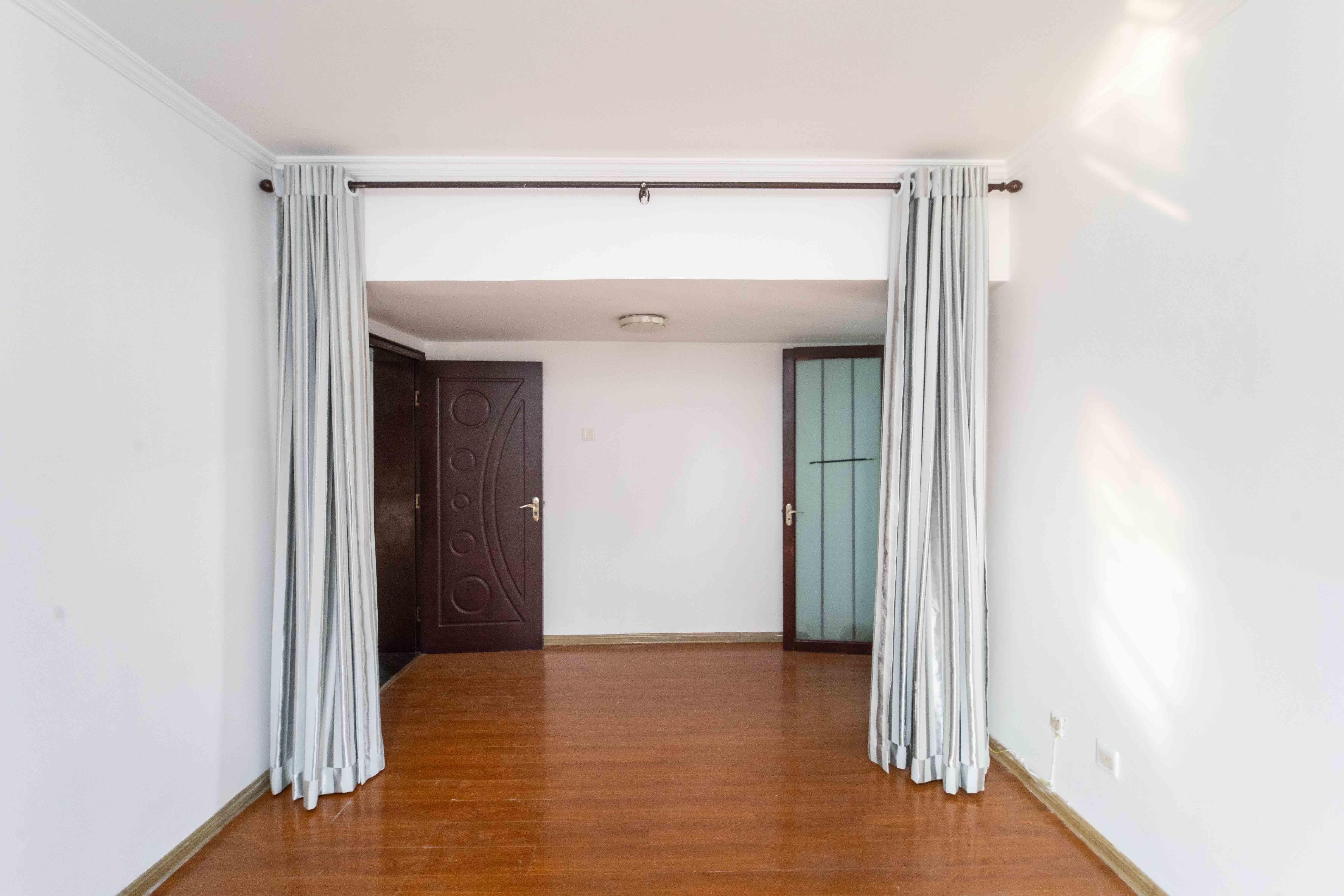 左岸右岸  3室2厅2卫    85.0万 左岸右岸  3室2厅2卫    85.0万卧室