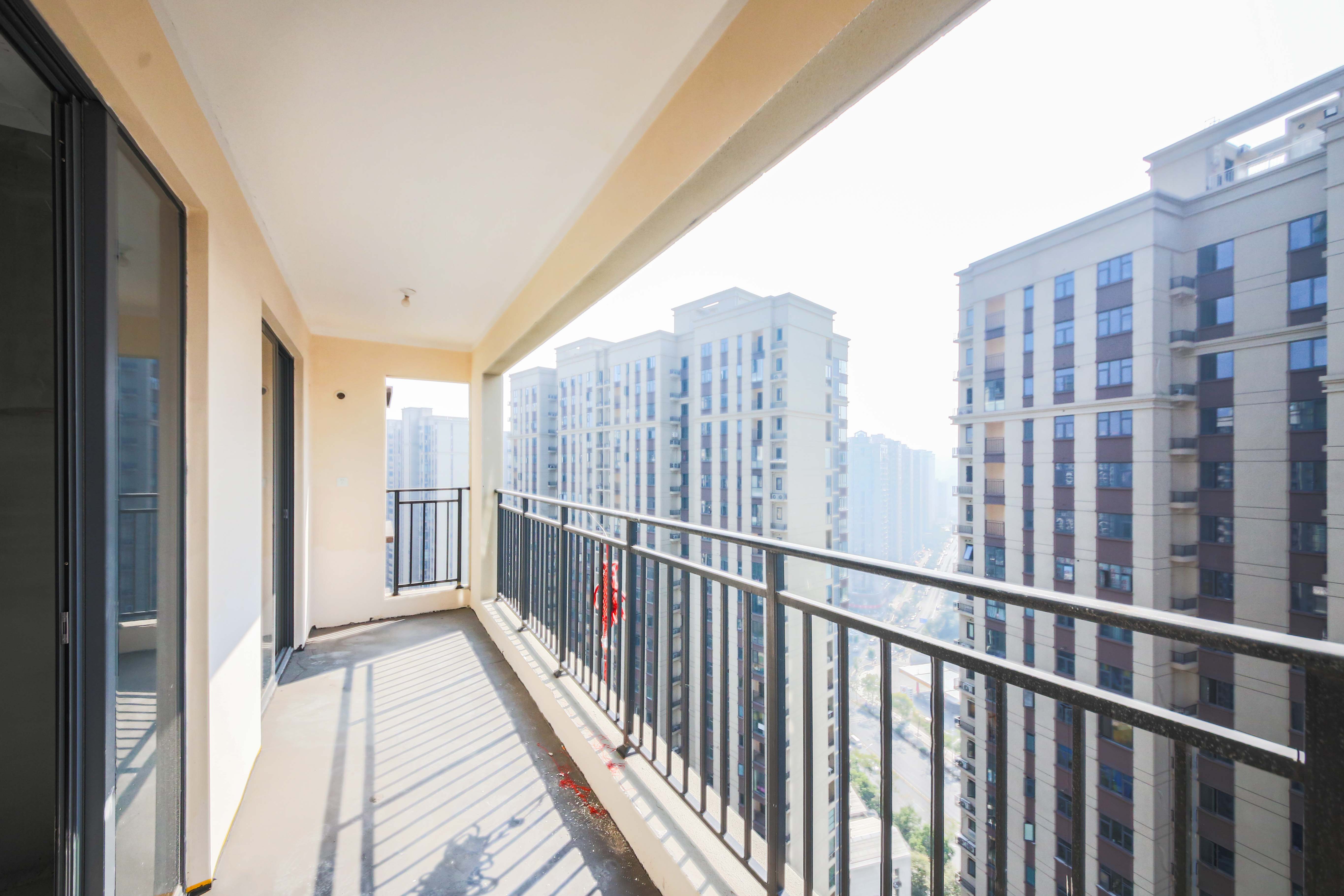 中建钰和城  3室2厅2卫    130.0万 中建钰和城  3室2厅2卫    130.0万阳台