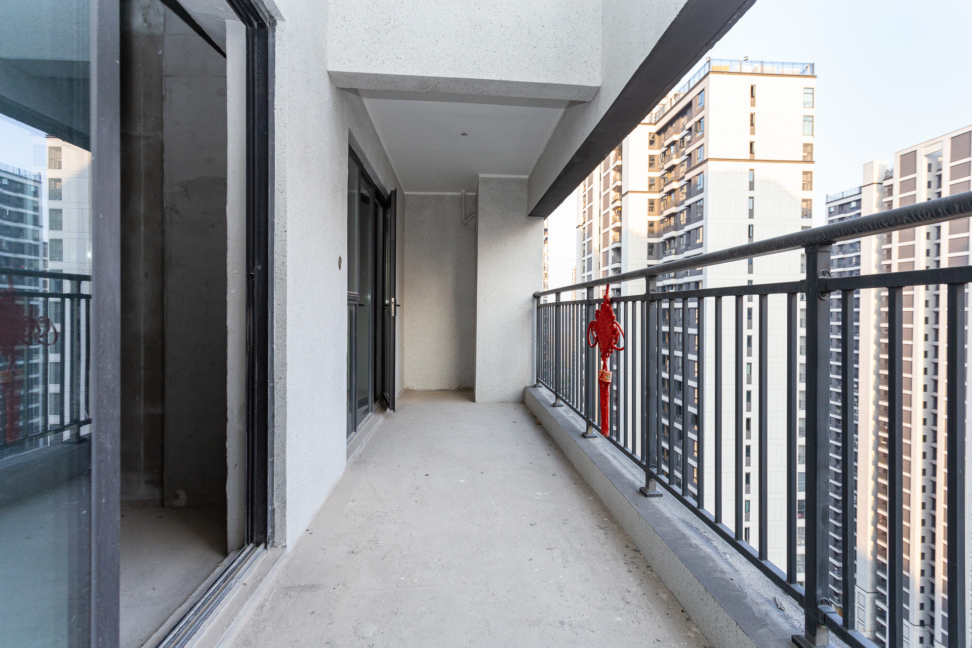 越秀湘江星汇城二期 3室2厅3卫 110.0万 越秀湘江星汇城二期 3室2厅3卫 110.0万阳台