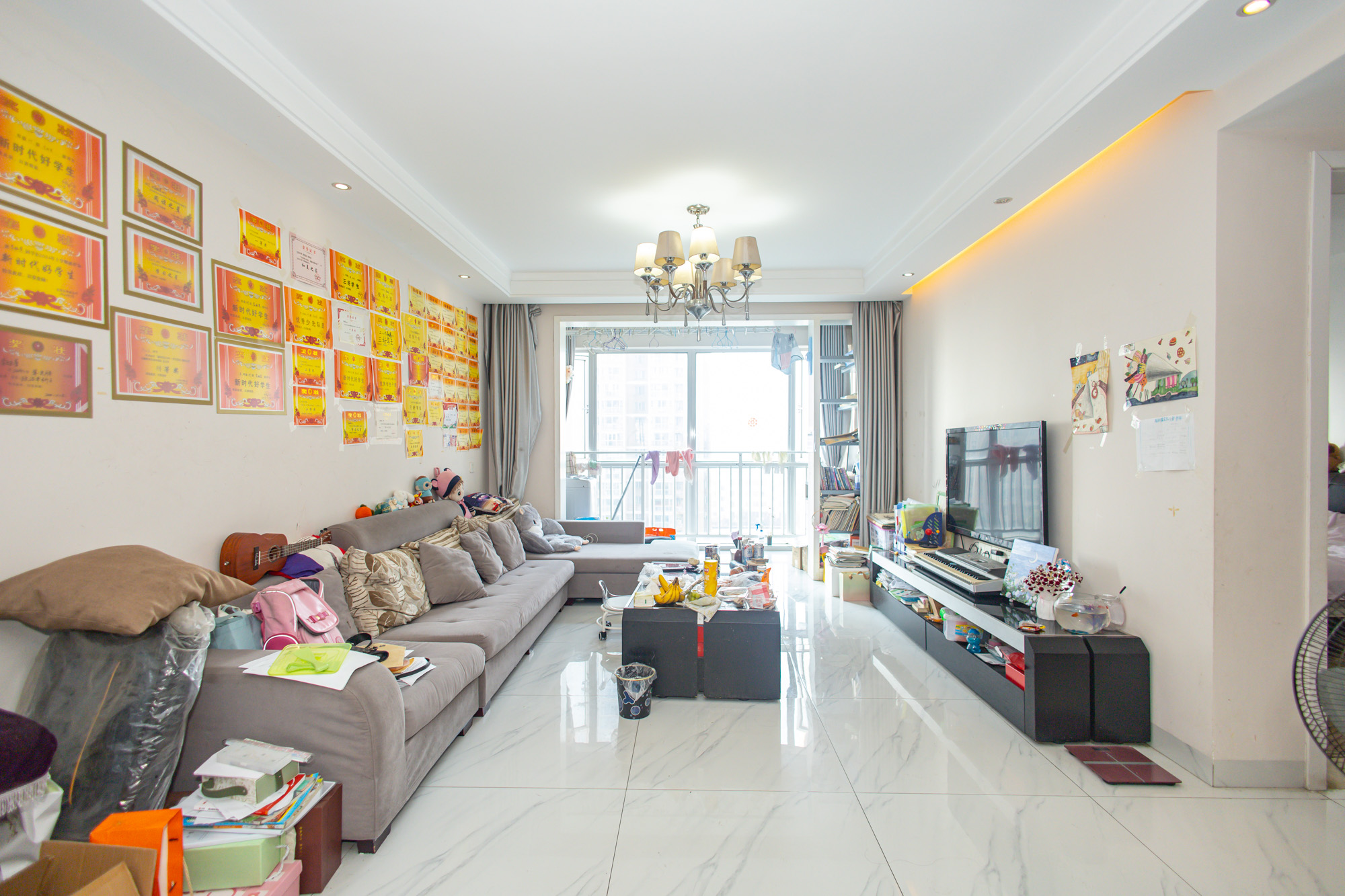 恒广国际景园一二区 2室2厅1卫 68.0万 恒广国际景园一二区 2室2厅1卫 68.0万客厅