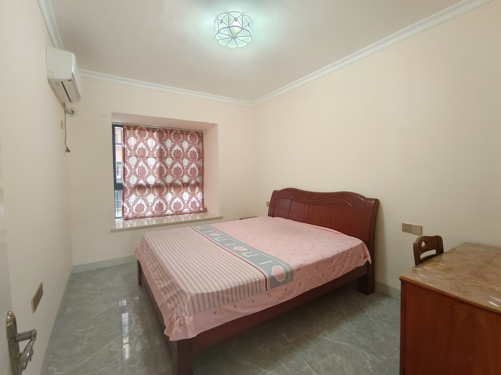 新民安置小区 4室2厅2卫 2000.0元/月 新民安置小区 4室2厅2卫 2000.0元/月室内图