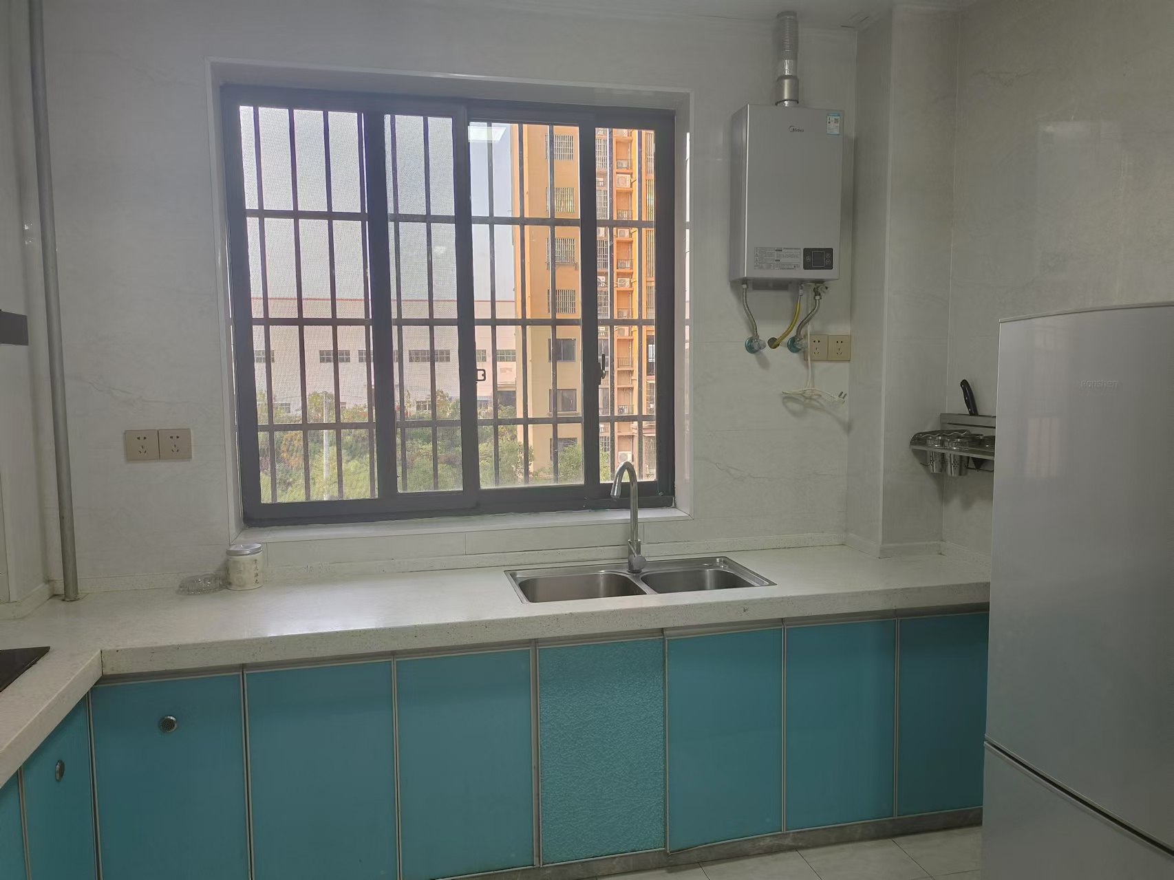 新民安置小区 4室2厅2卫 2000.0元/月 新民安置小区 4室2厅2卫 2000.0元/月室内图