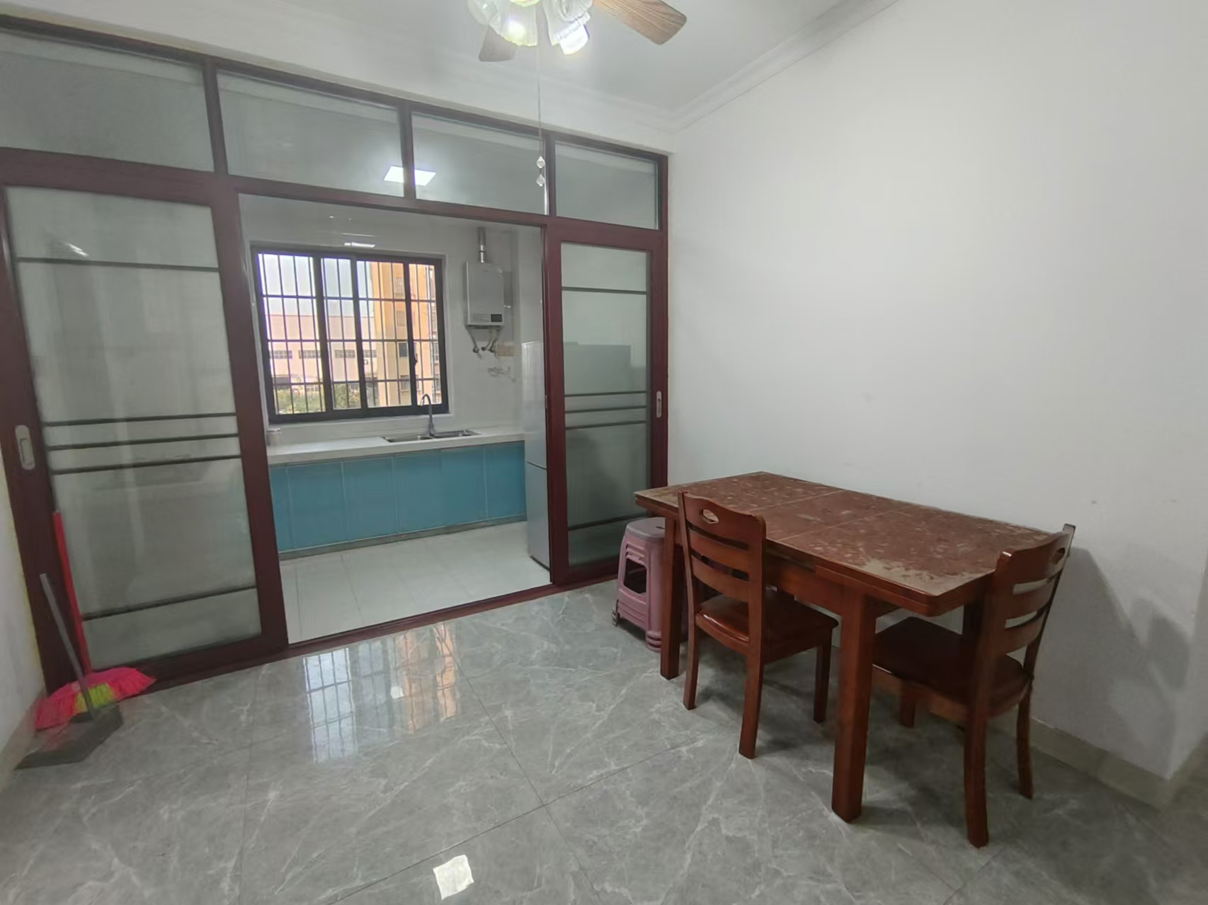 新民安置小区 4室2厅2卫 2000.0元/月 新民安置小区 4室2厅2卫 2000.0元/月室内图